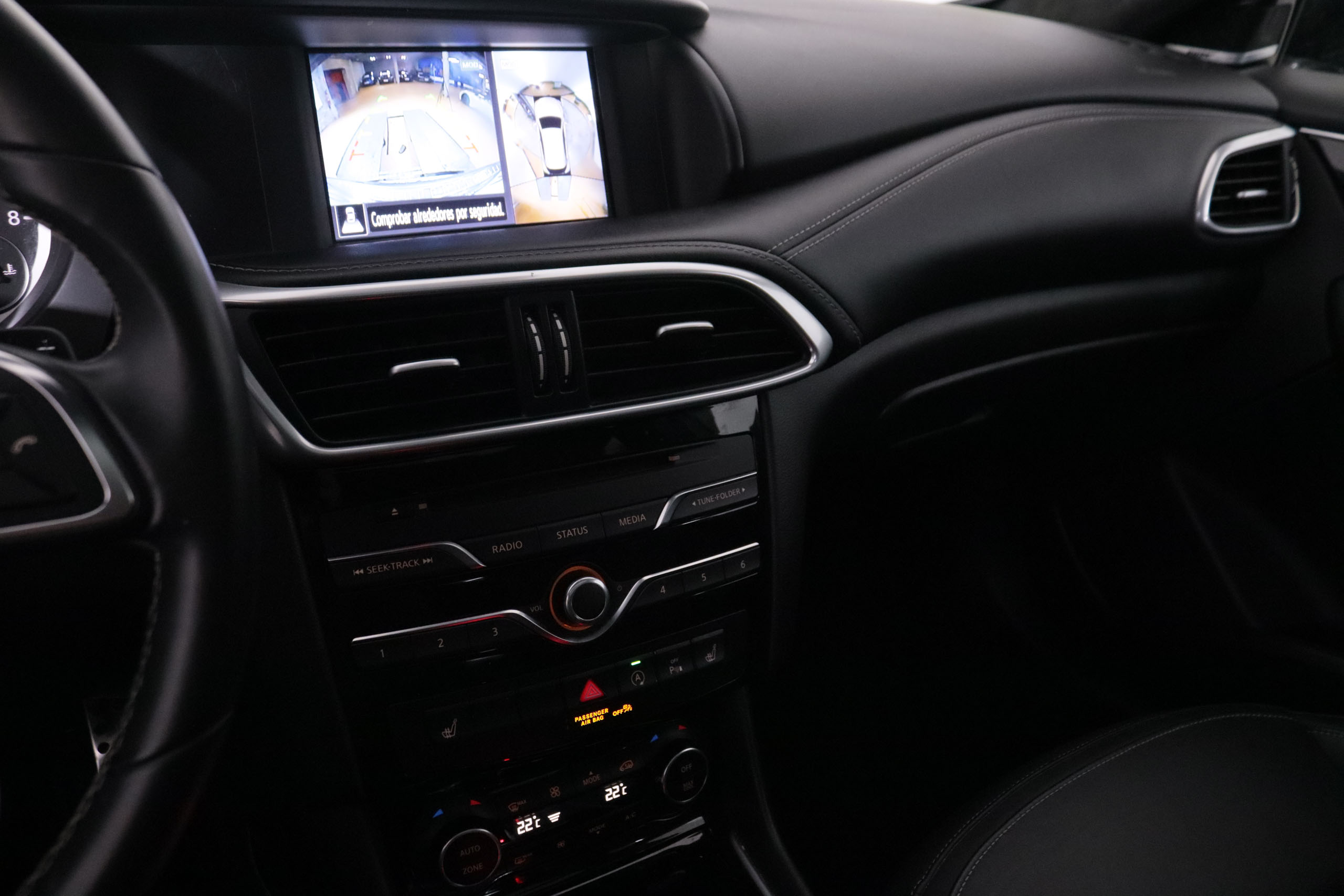 Infiniti Qx30 2.0T PREMIUM TECH AWD AUTO 211CV 5P # CUERO, TECHO PANORAMICO, NAVY foto 18