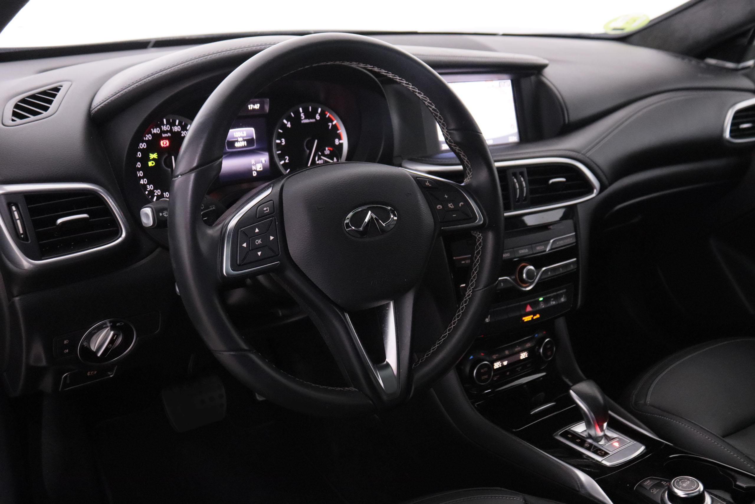 Infiniti Qx30 2.0T PREMIUM TECH AWD AUTO 211CV 5P # CUERO, TECHO PANORAMICO, NAVY foto 15