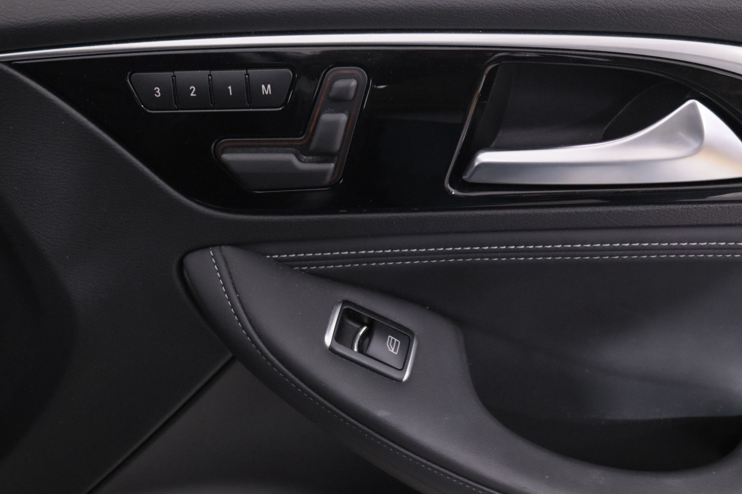 Infiniti Qx30 2.0T PREMIUM TECH AWD AUTO 211CV 5P # CUERO, TECHO PANORAMICO, NAVY foto 27