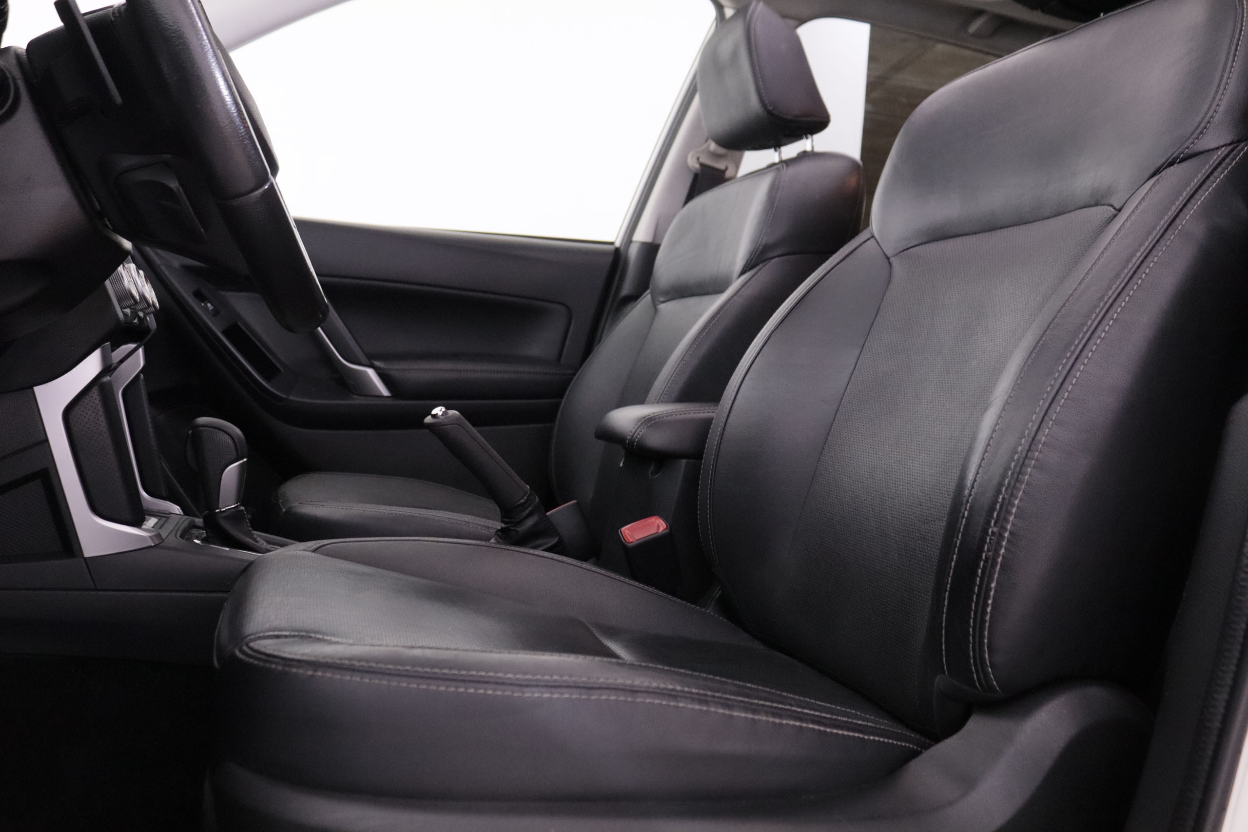 Subaru Forester 2.0TD EXECUTIVE LINEARTRONIC 4X4 AUTO 150CV 5P #CUERO, TECHO ELEC, NAVY foto 25