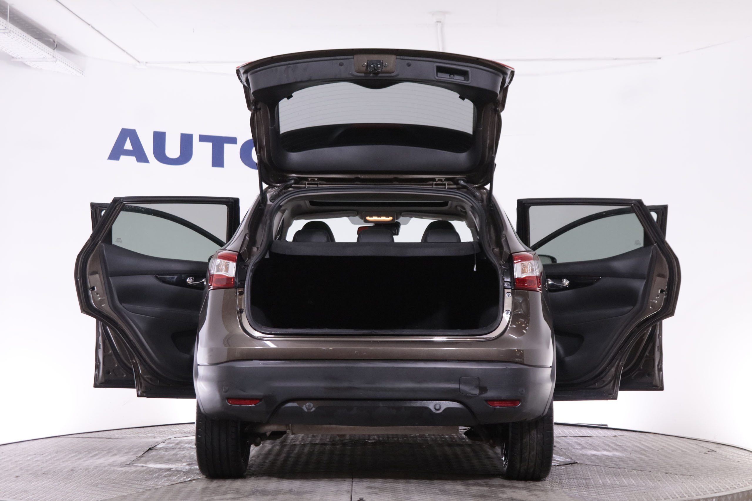 Nissan Qashqai 1.6 DIG-T TEKNA 163CV 5P # CUERO, TECHO PANORAMICO, NAVY foto 9