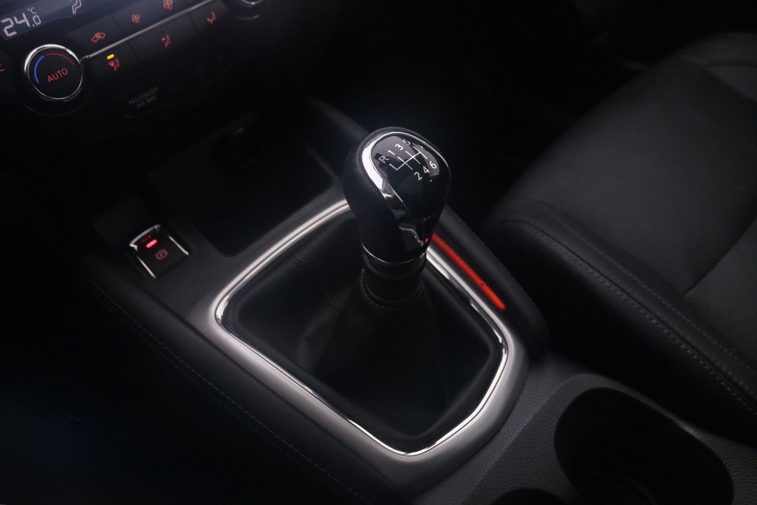 Nissan Qashqai 1.6 DIG-T TEKNA 163CV 5P # CUERO, TECHO PANORAMICO, NAVY foto 21