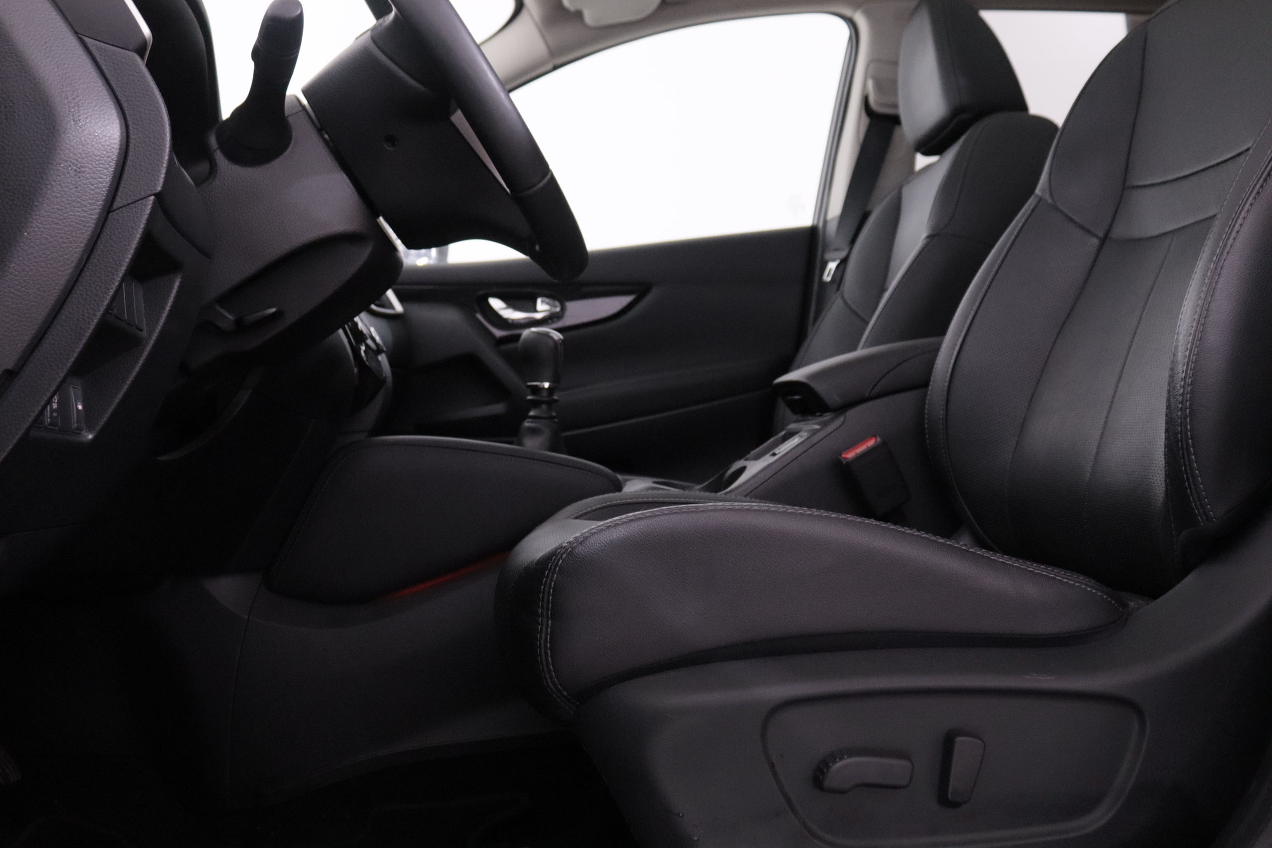 Nissan Qashqai 1.6 DIG-T TEKNA 163CV 5P # CUERO, TECHO PANORAMICO, NAVY foto 22