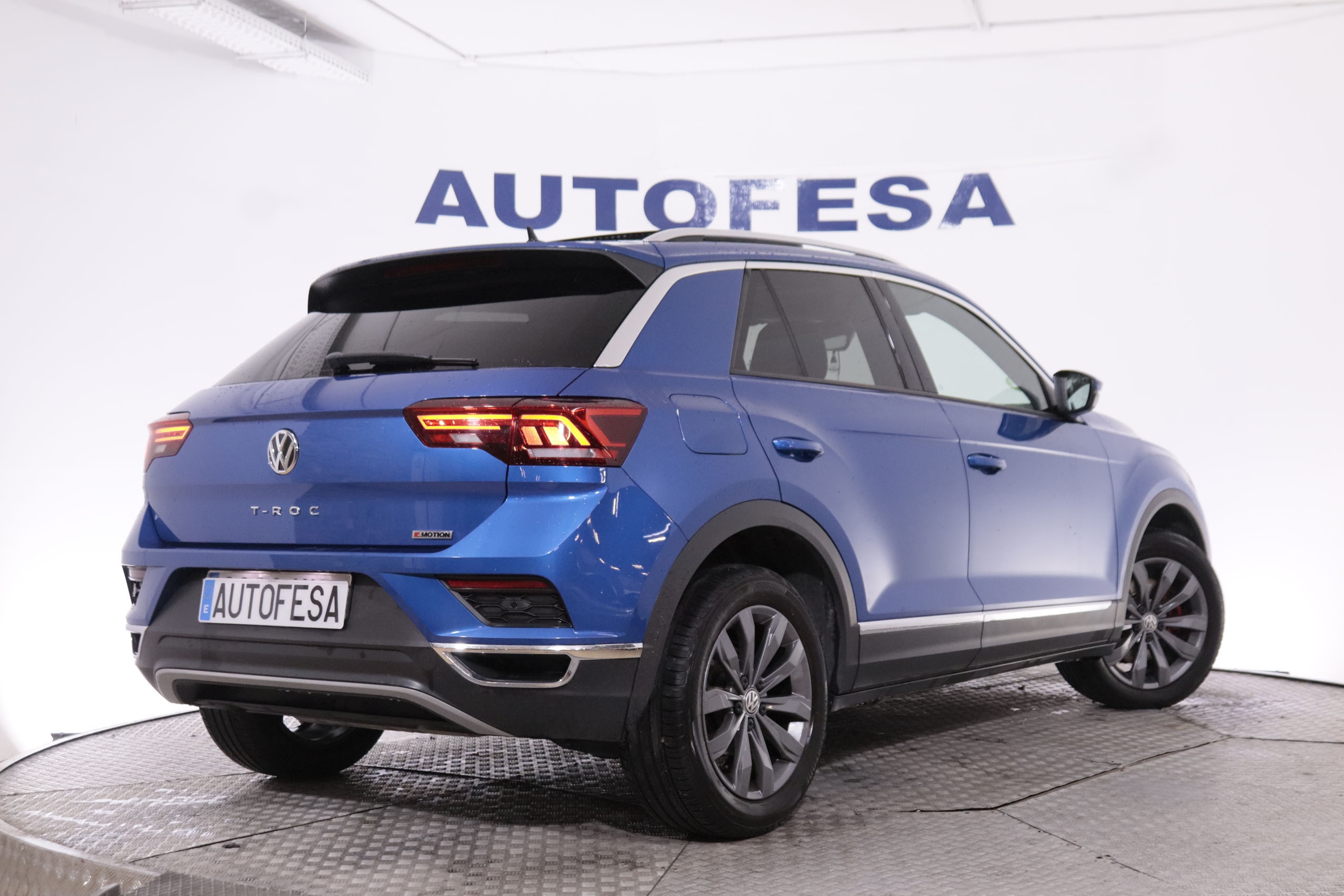 Volkswagen T-roc 2.0 TSI 4MOTION AUTO DSG 190CV 5P # TECHO ELEC PANORAMICO, NAVY foto 7