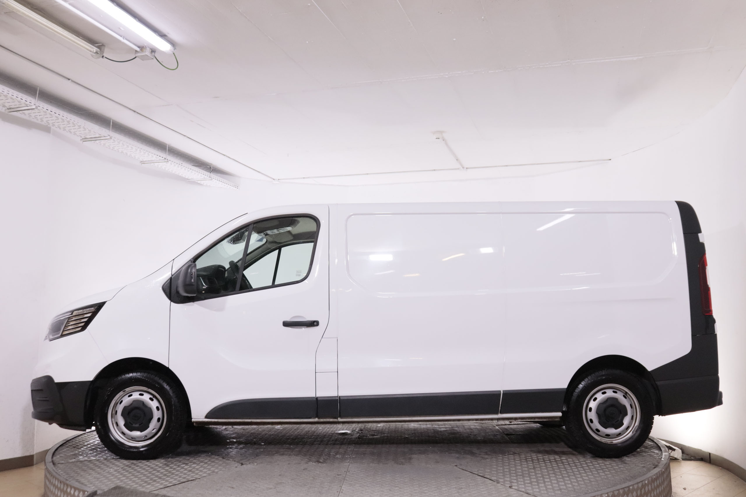 Renault Trafic FURGO L2H1 2.0 DCI GRAND CONFORT 130CV 3P VENTA SOLO PROFESIONALES #IVA DEDUCIBLE, PARKTRONIC foto 5