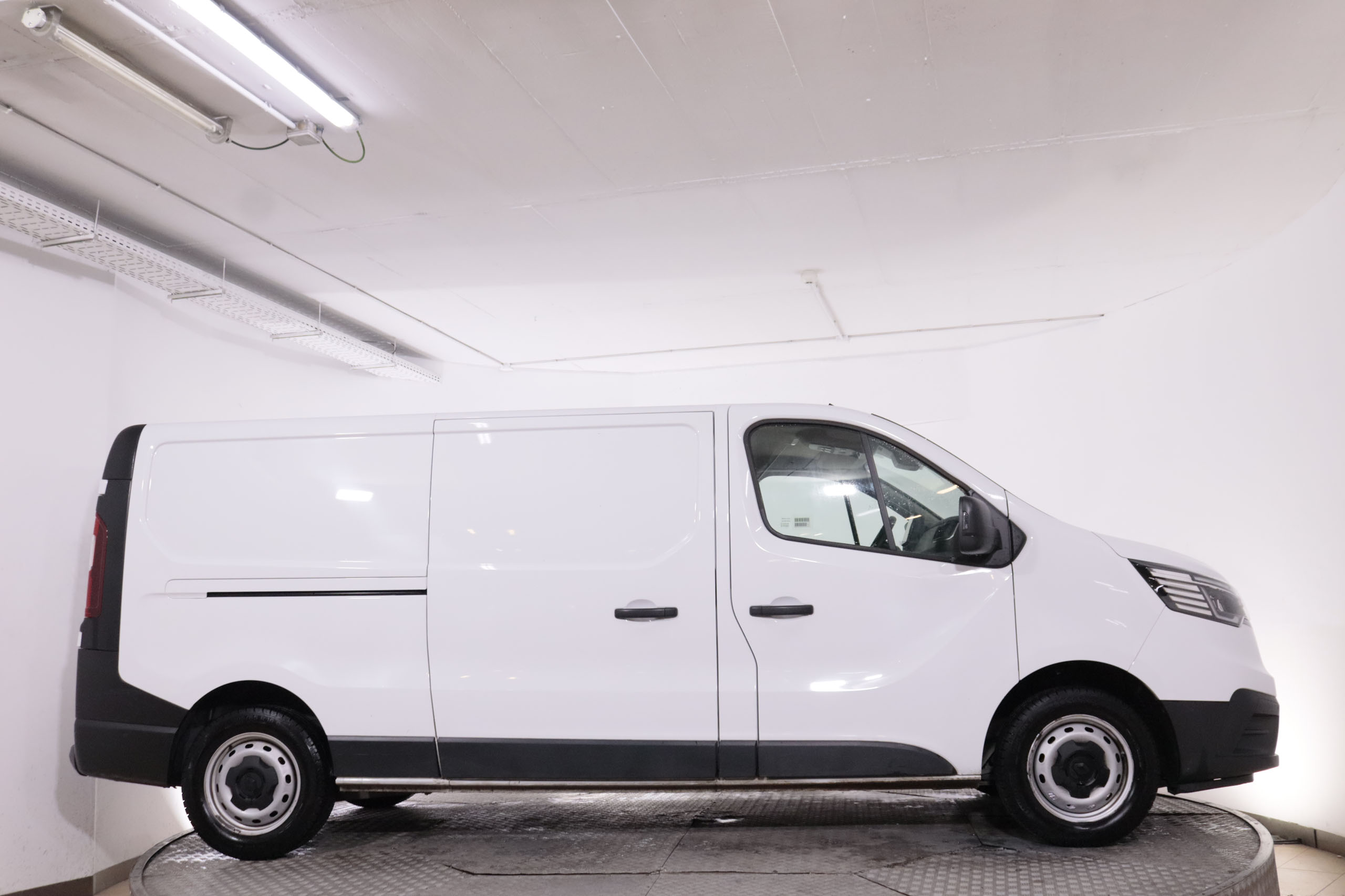 Renault Trafic FURGO L2H1 2.0 DCI GRAND CONFORT 130CV 3P VENTA SOLO PROFESIONALES #IVA DEDUCIBLE, PARKTRONIC foto 10