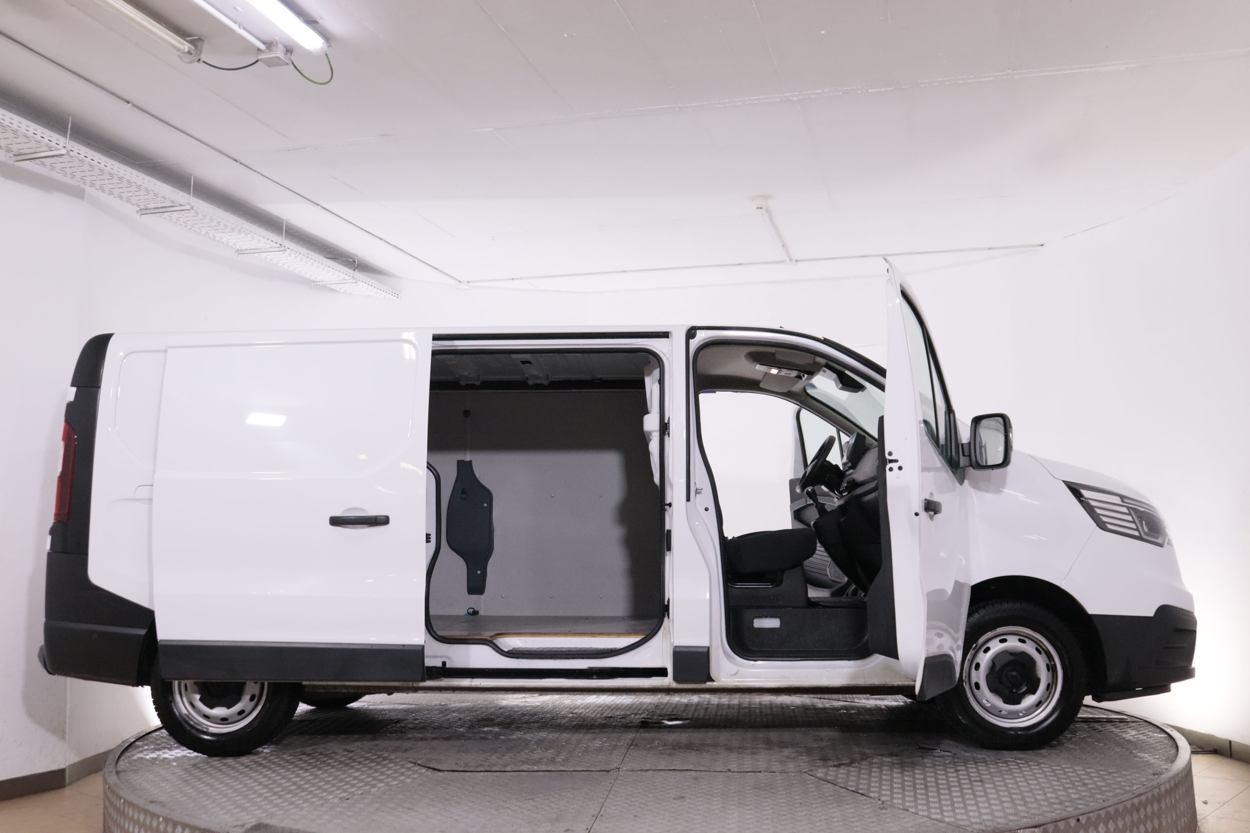 Renault Trafic FURGO L2H1 2.0 DCI GRAND CONFORT 130CV 3P VENTA SOLO PROFESIONALES #IVA DEDUCIBLE, PARKTRONIC foto 13