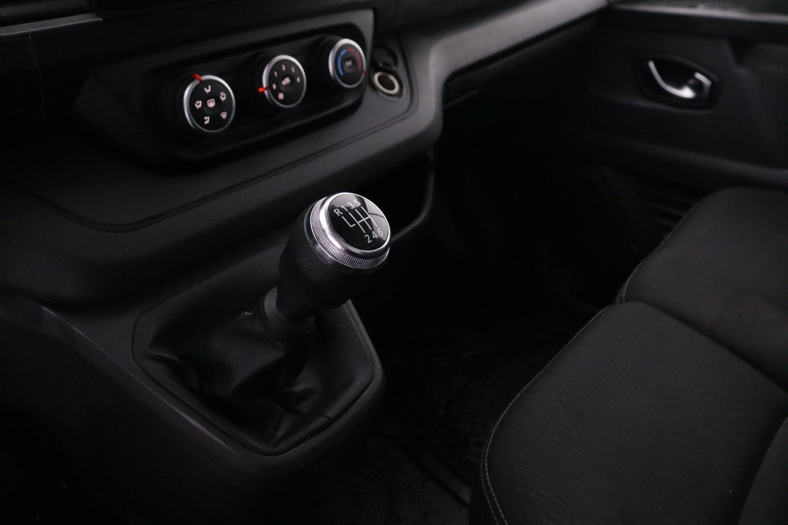 Renault Trafic FURGO L2H1 2.0 DCI GRAND CONFORT 130CV 3P VENTA SOLO PROFESIONALES #IVA DEDUCIBLE, PARKTRONIC foto 20