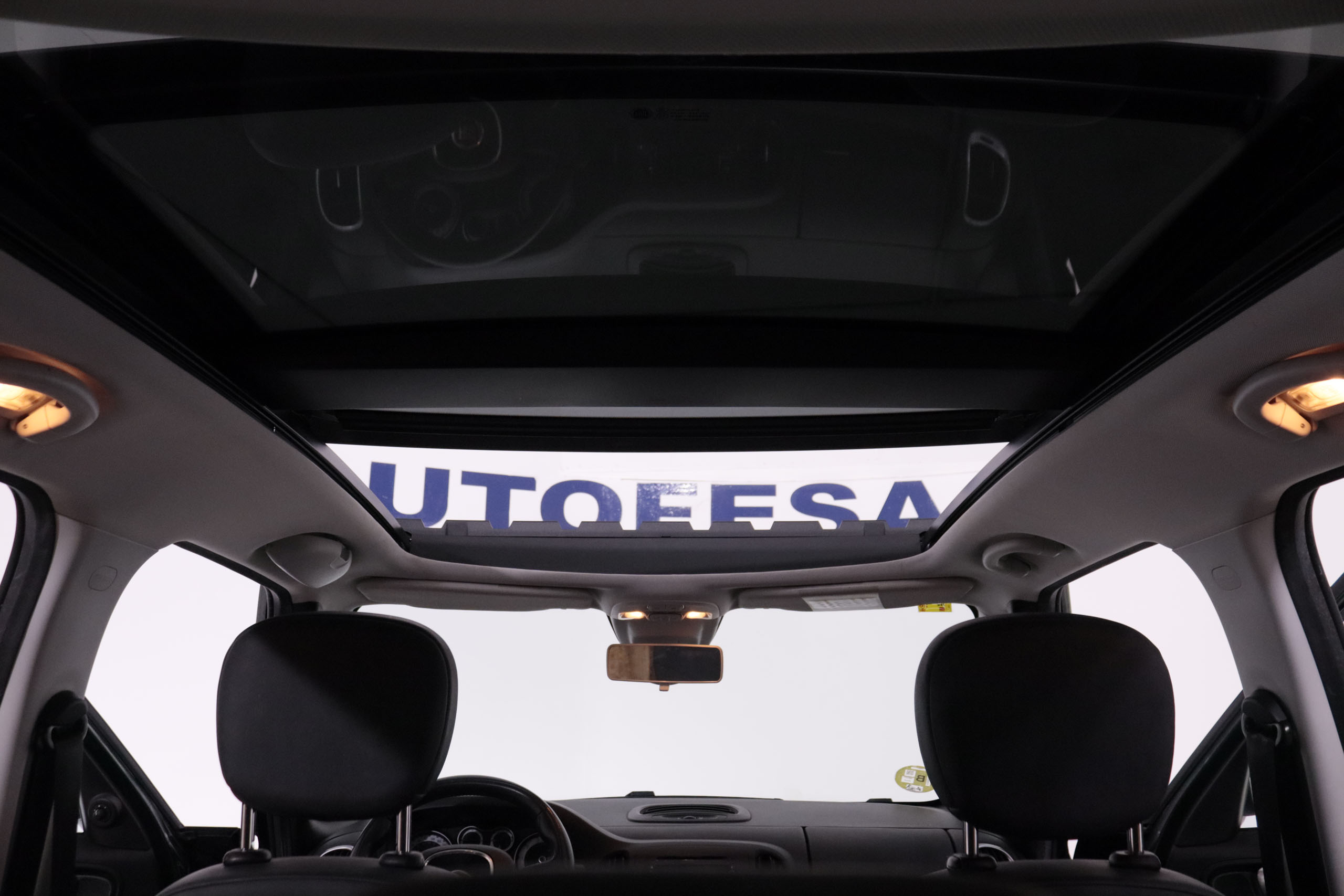 Fiat 500l 1.3 MJET LIVING AUTO 84CV 5P # CUERO, TECHO ELEC PANORAMICO, NAVY foto 10