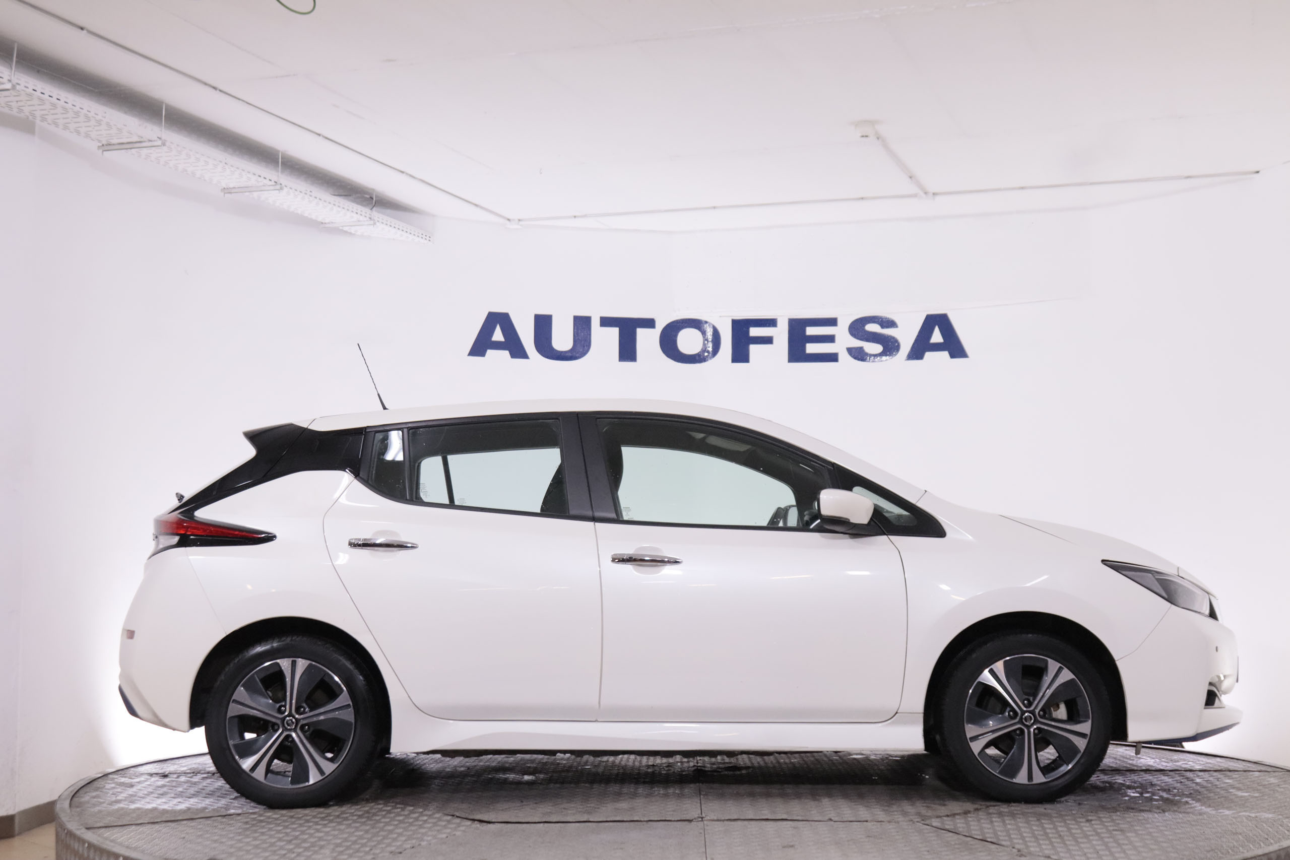 Nissan Leaf 62KWH E ACCENTA AUTO 217CV 5P # IVA DEDUCIBLE, NAVY, PARKTRONIC foto 9
