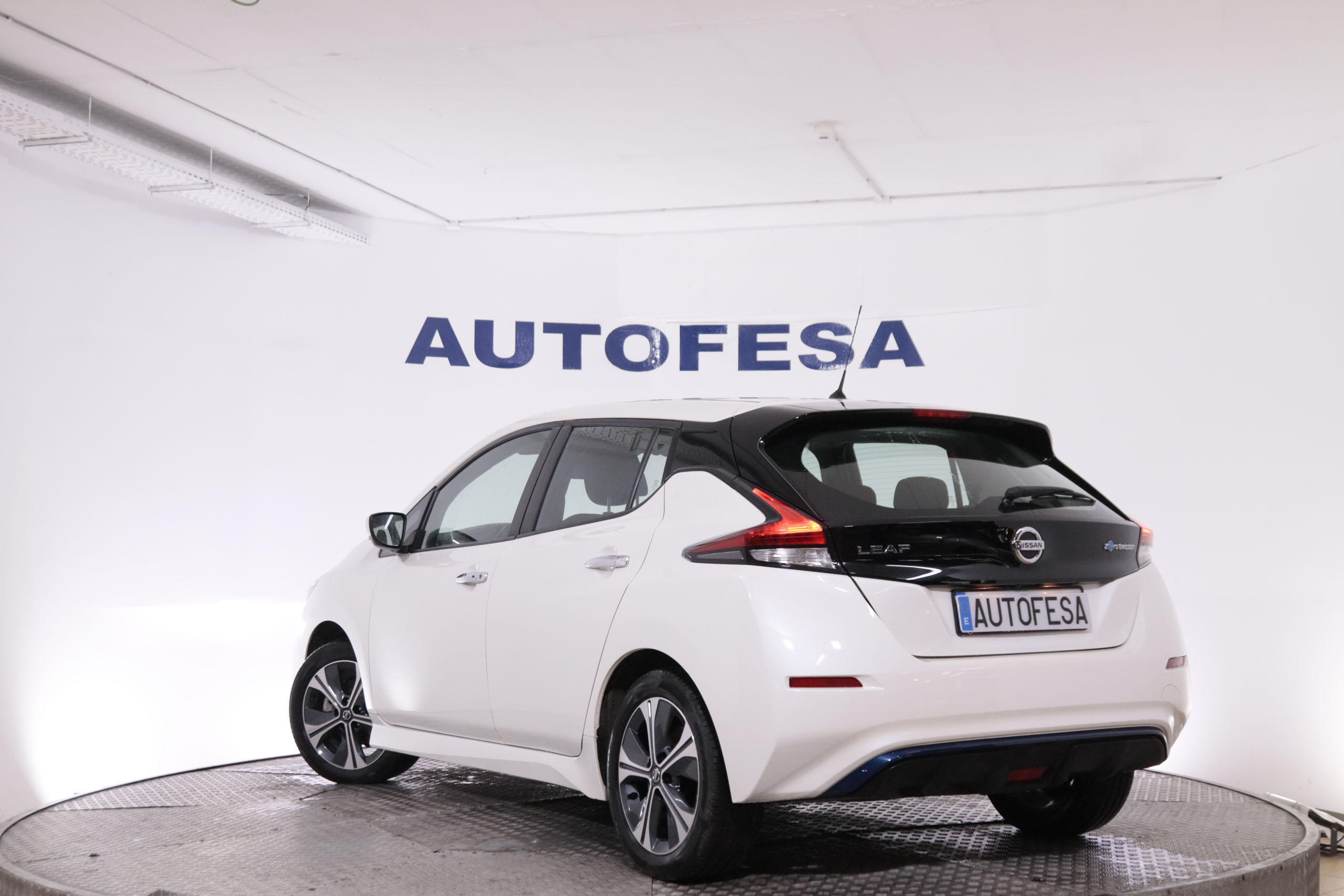 Nissan Leaf 62KWH E ACCENTA AUTO 217CV 5P # IVA DEDUCIBLE, NAVY, PARKTRONIC foto 5