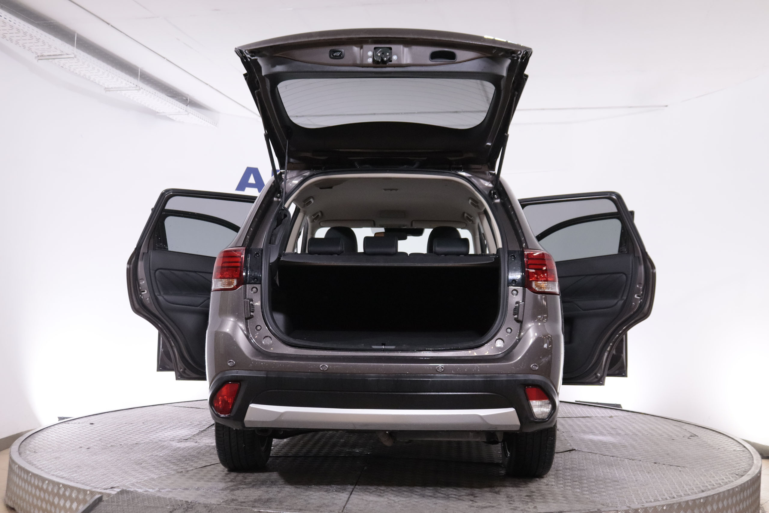 Mitsubishi Outlander 2.0 PHEV KAITEKI AUTO 4WD 203CV 5P # PARKTRONIC foto 10