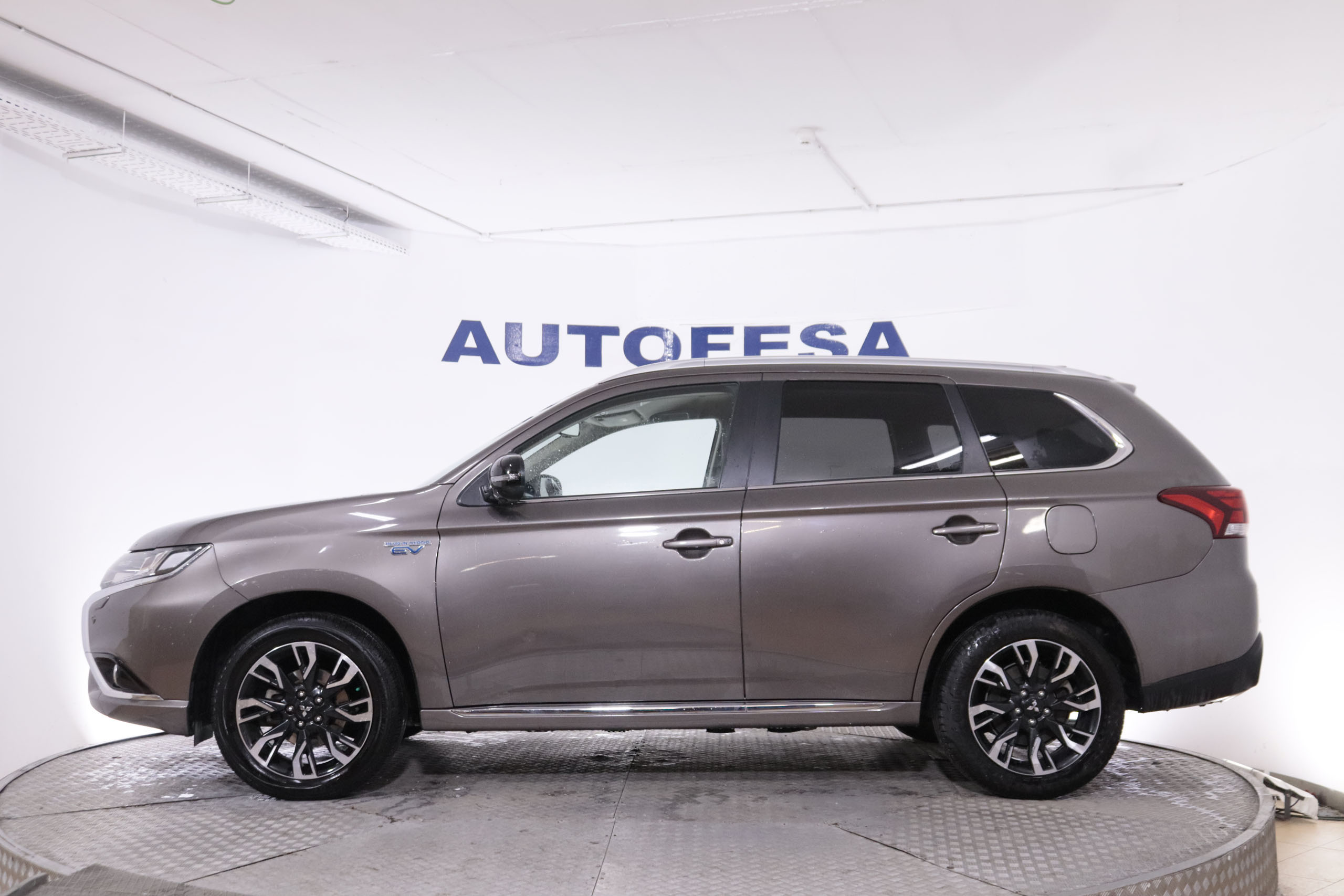 Mitsubishi Outlander 2.0 PHEV KAITEKI AUTO 4WD 203CV 5P # PARKTRONIC foto 9