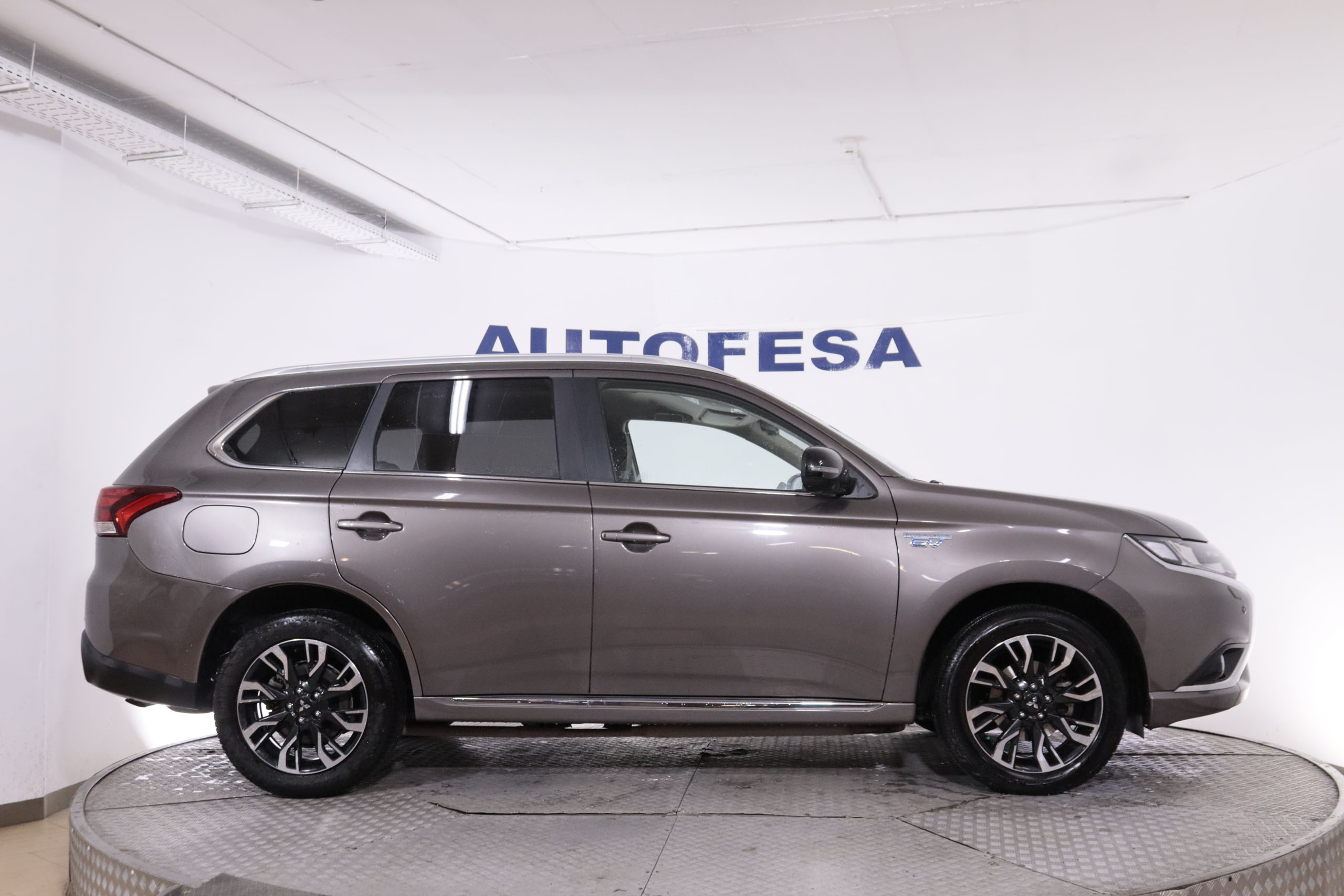 Mitsubishi Outlander 2.0 PHEV KAITEKI AUTO 4WD 203CV 5P # PARKTRONIC foto 13