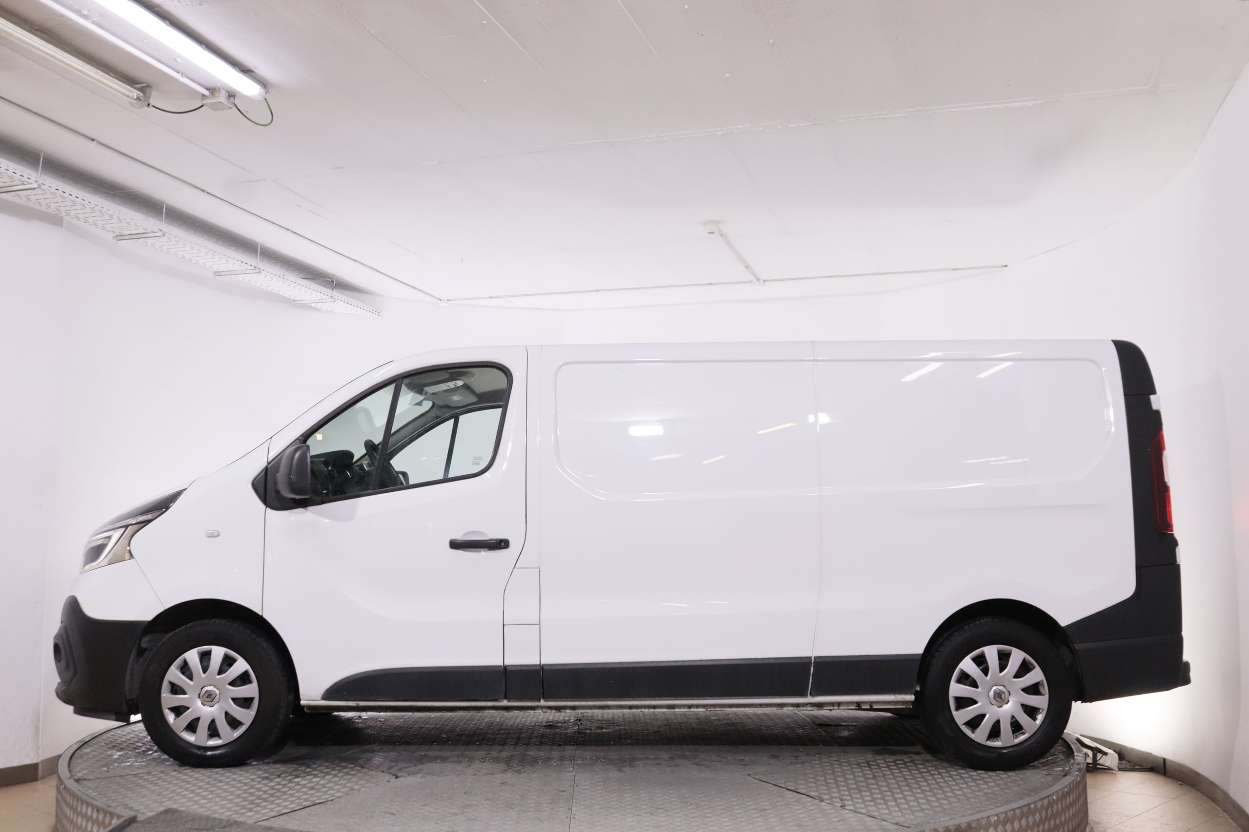 Renault Trafic FURGO L2H1 2.0 DCI GRAND CONFORT AUTO 145CV 3P VENTA SOLO PROFESIONALES #IVA DEDUCIBLE, PARKTRONIC foto 9