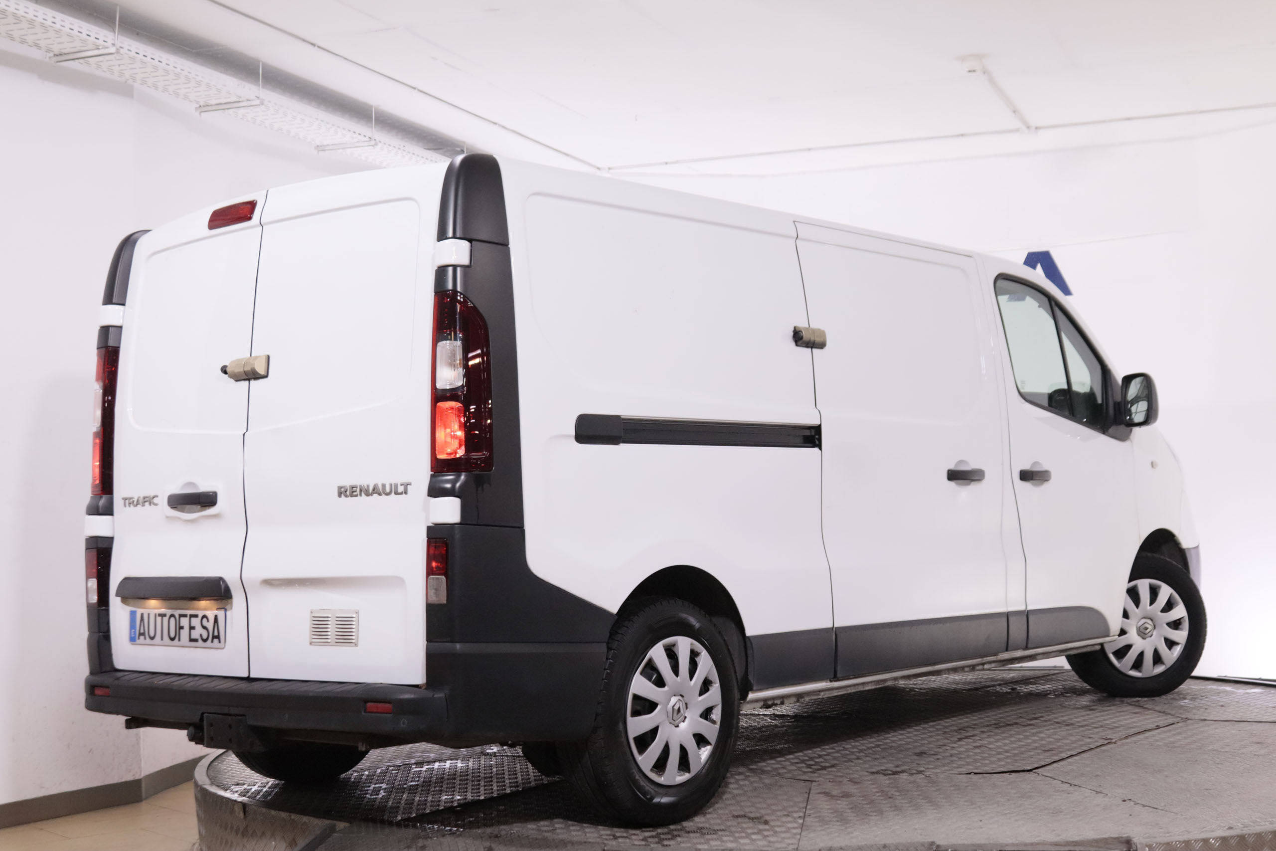 Renault Trafic FURGO L2H1 2.0 DCI GRAND CONFORT AUTO 145CV 3P VENTA SOLO PROFESIONALES #IVA DEDUCIBLE, PARKTRONIC foto 5