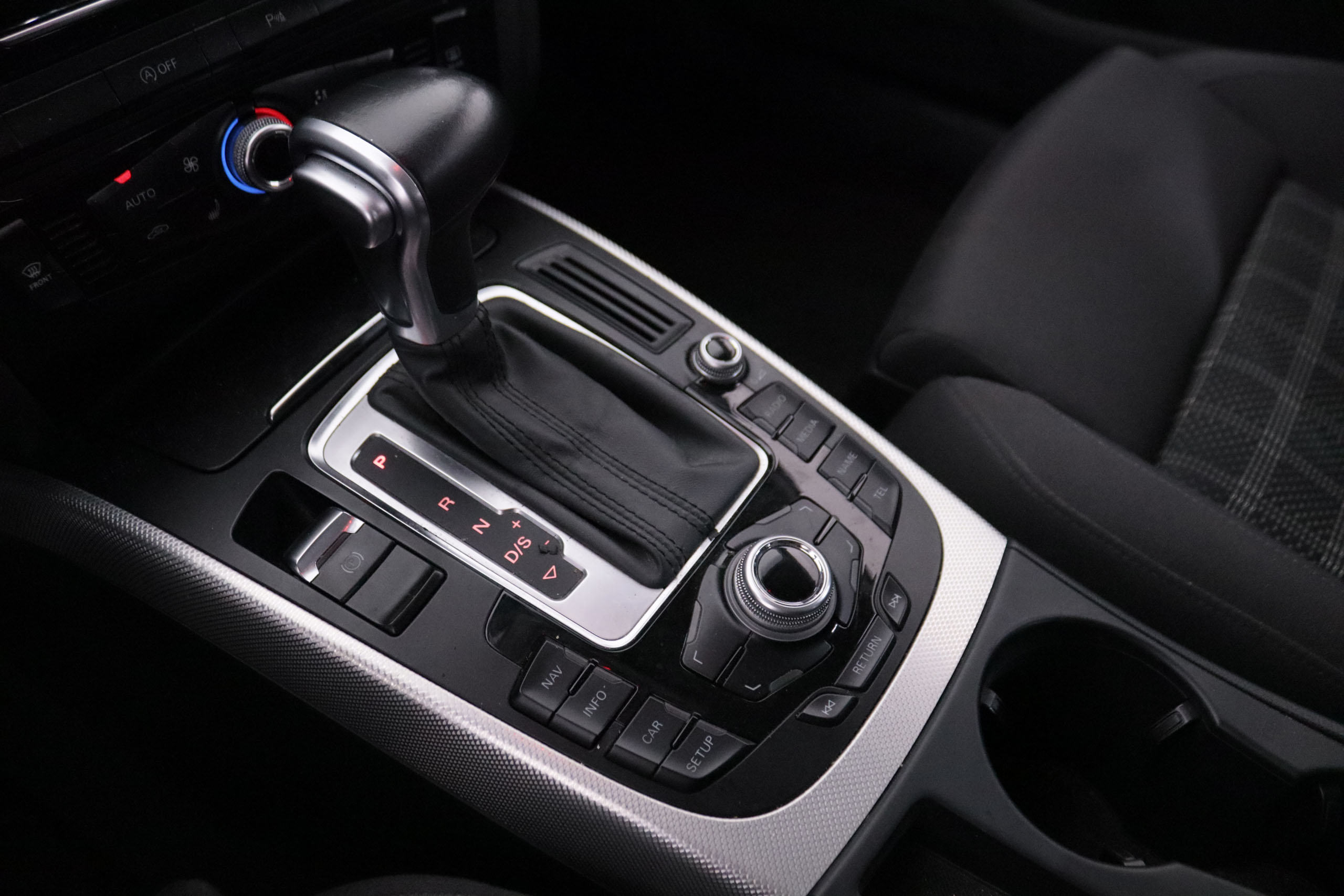 Audi A4 AVANT 2.0 TDI QUATTRO AUTO 190CV 5P # PARKTRONIC foto 17