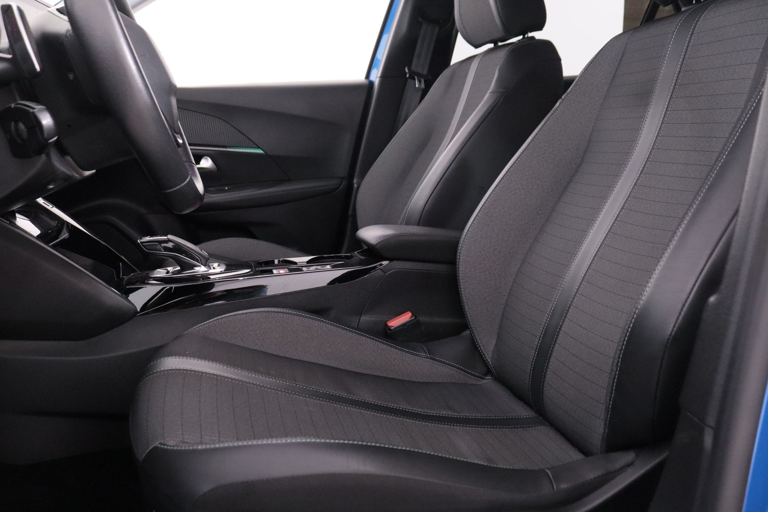 Peugeot 2008 1.2 ALLURE AUTO 130CV 5P #NAVY, PARKTRONIC foto 26