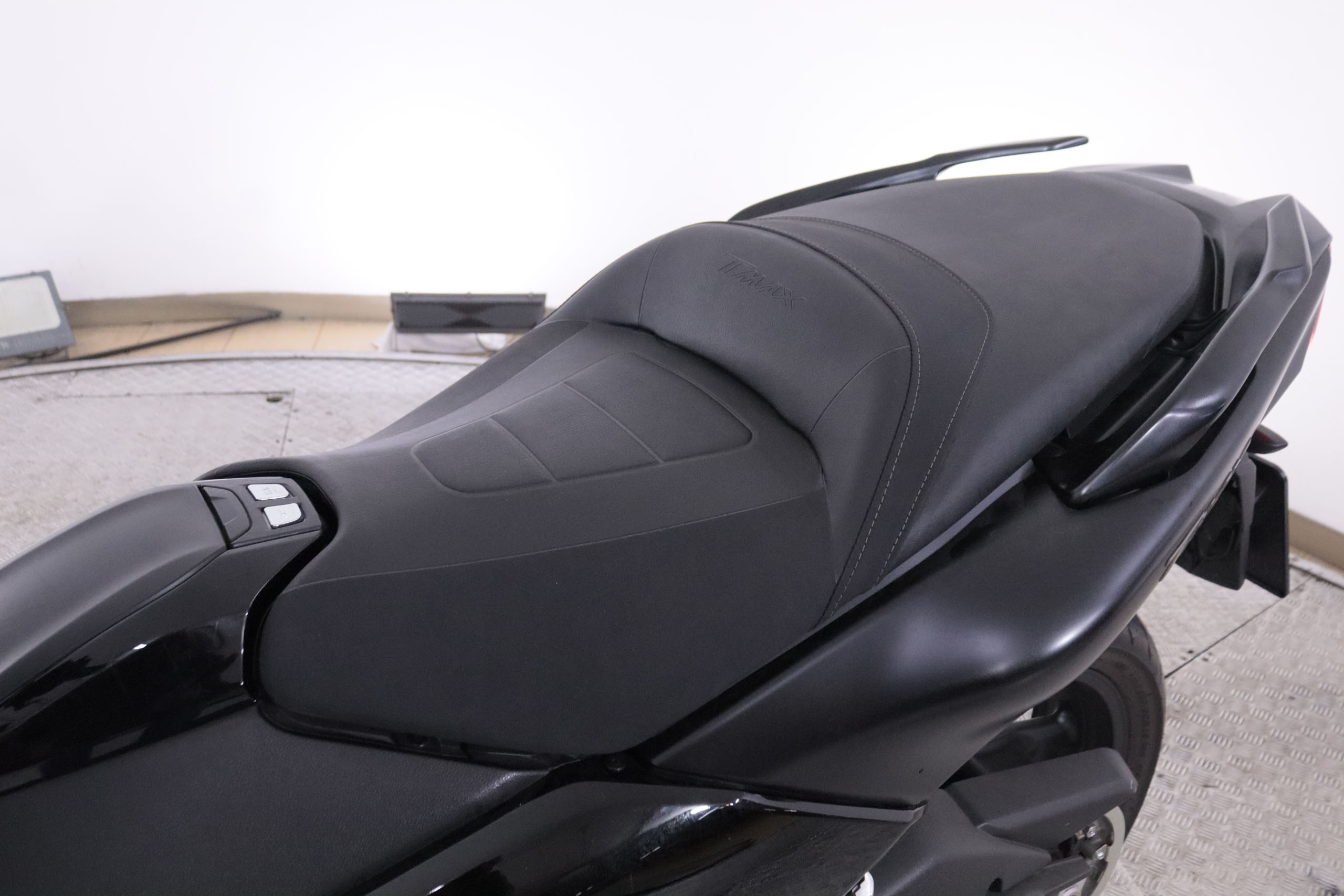 Yamaha Tmax 530 TMAX 530 DX ABS 46CV 2P # LUCES LED foto 12