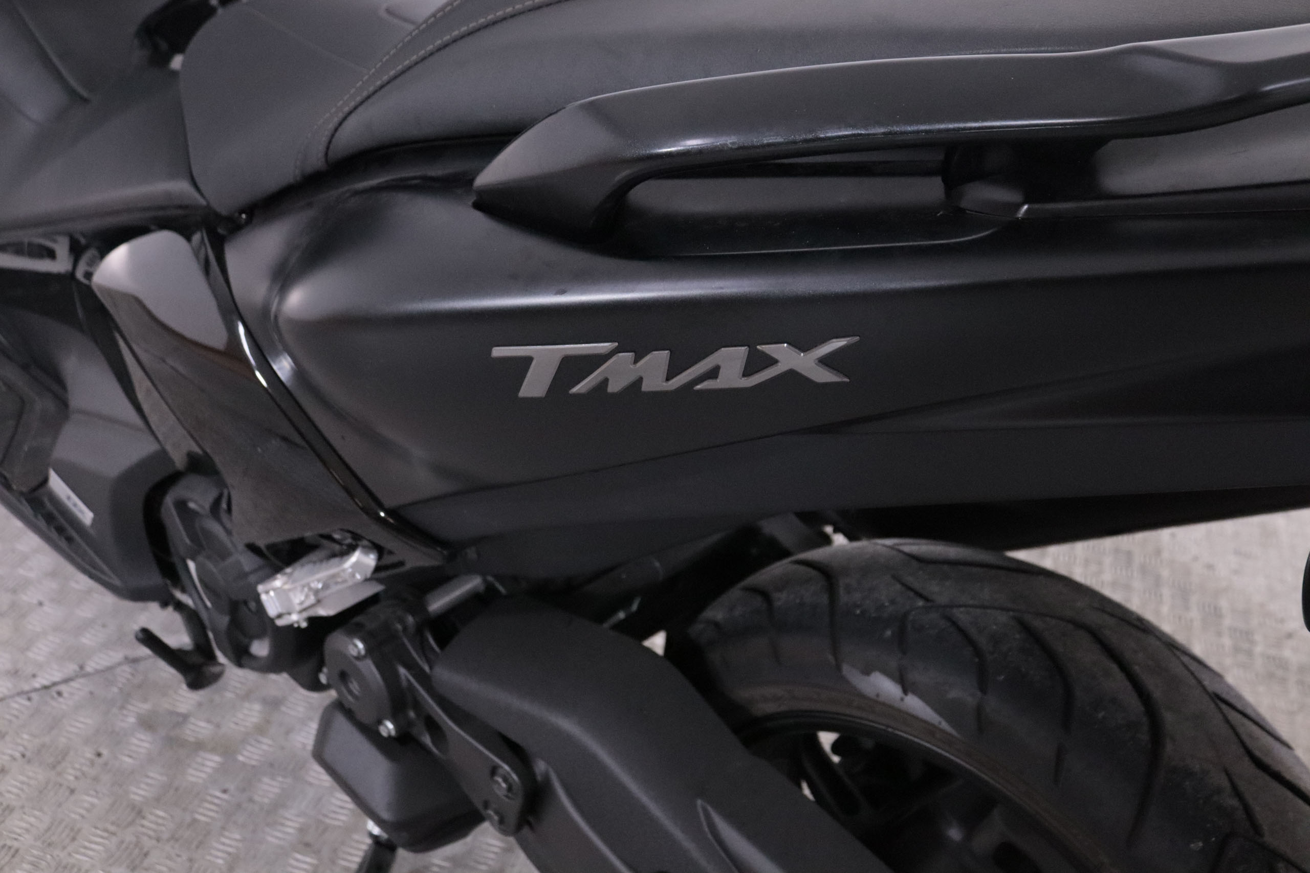 Yamaha Tmax 530 TMAX 530 DX ABS 46CV 2P # LUCES LED foto 14