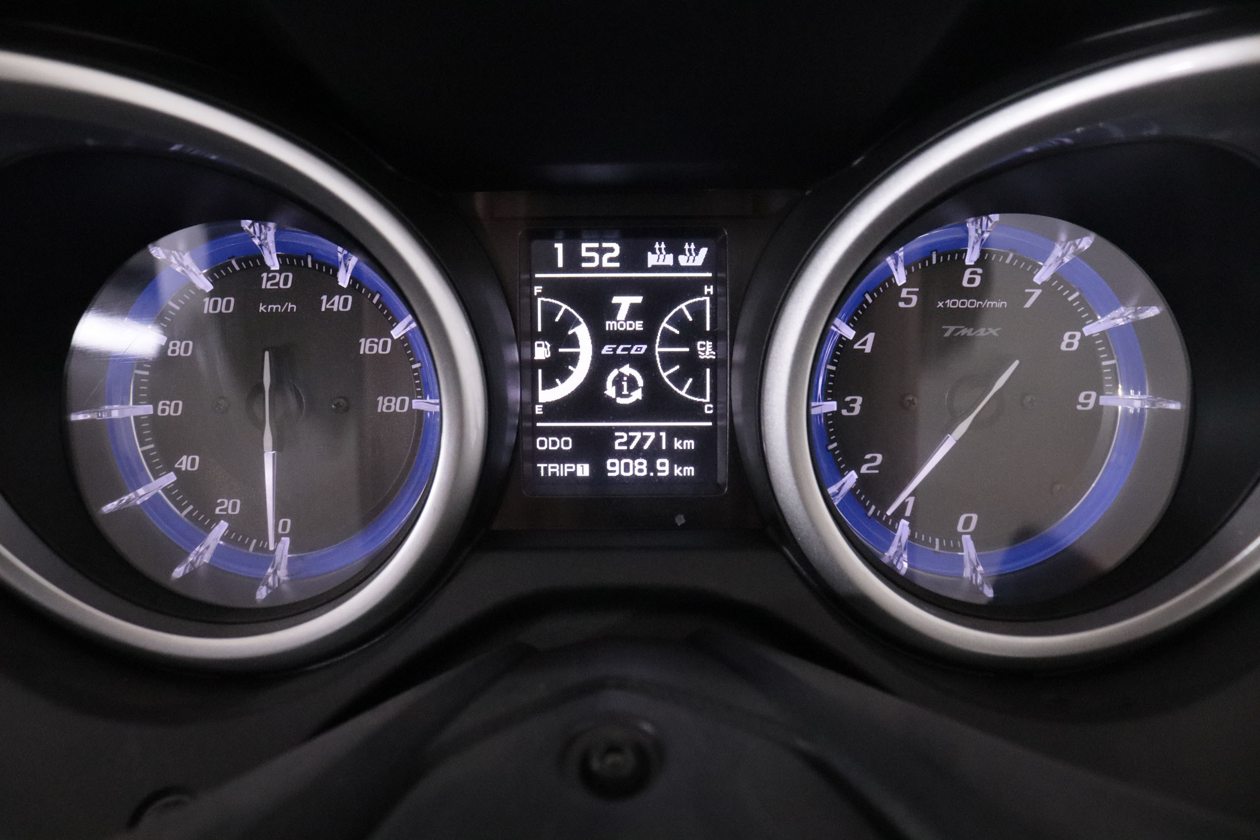 Yamaha Tmax 530 TMAX 530 DX ABS 46CV 2P # LUCES LED foto 18