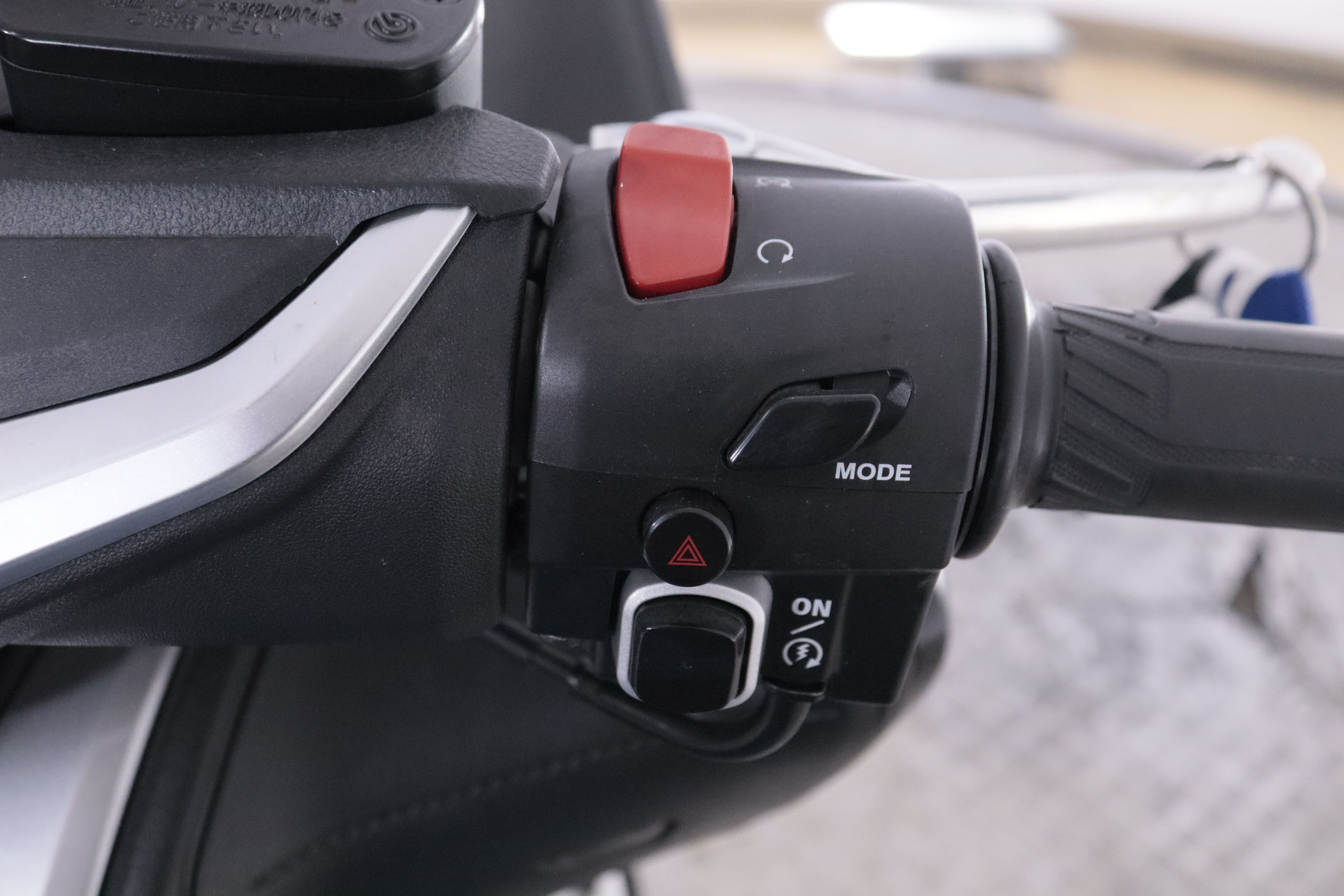 Yamaha Tmax 530 TMAX 530 DX ABS 46CV 2P # LUCES LED foto 20