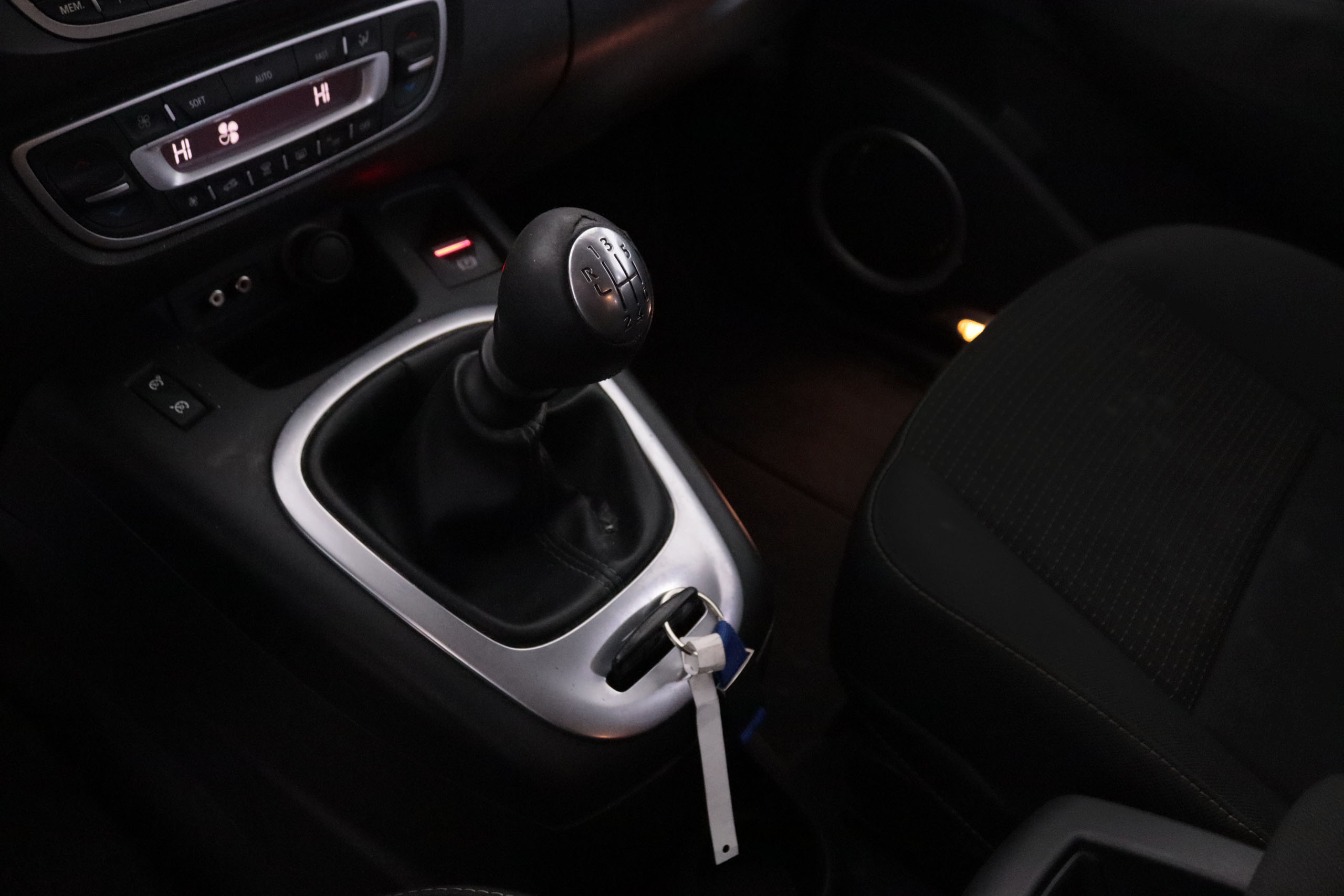 Renault Grand Scenic GRAND SCENIC 1.5 DCI 105CV 7 PLAZAS 5P foto 21