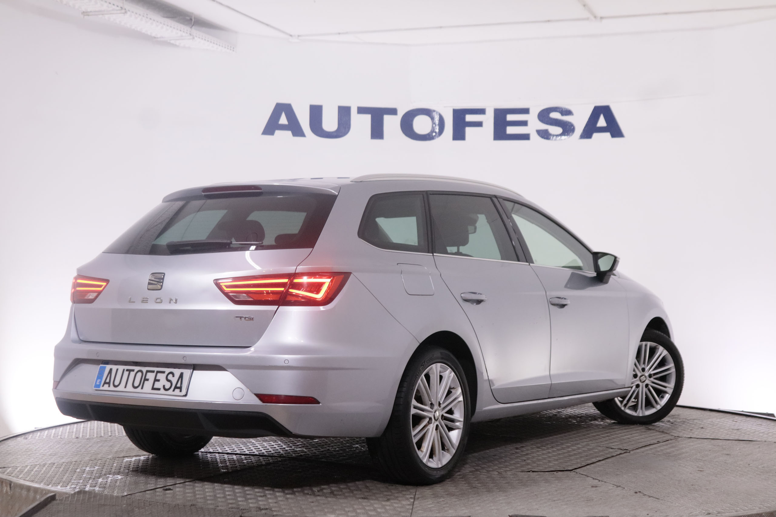 Seat Leon 1.5 TGI DSG ST XCELLENCE AUTO 130CV 5P # IVA DEDUCIBLE, PARKTRONIC foto 5