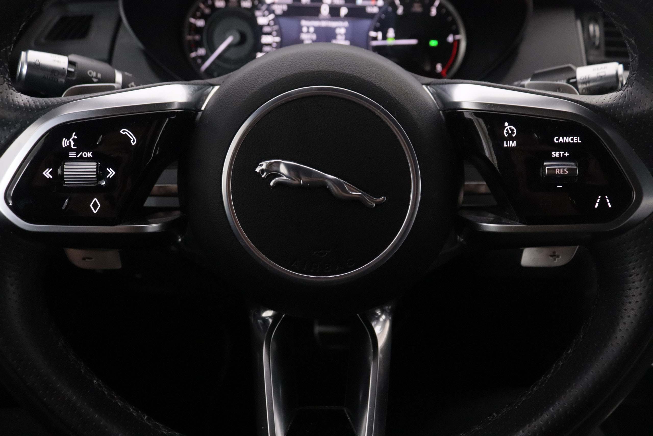 Jaguar E-pace 2.0D MEHV R-DYNAMIC 4WD AUTO 204CV 5P #IVA DEDUCIBLE, CUERO, NAVY, PARKTRONIC foto 17