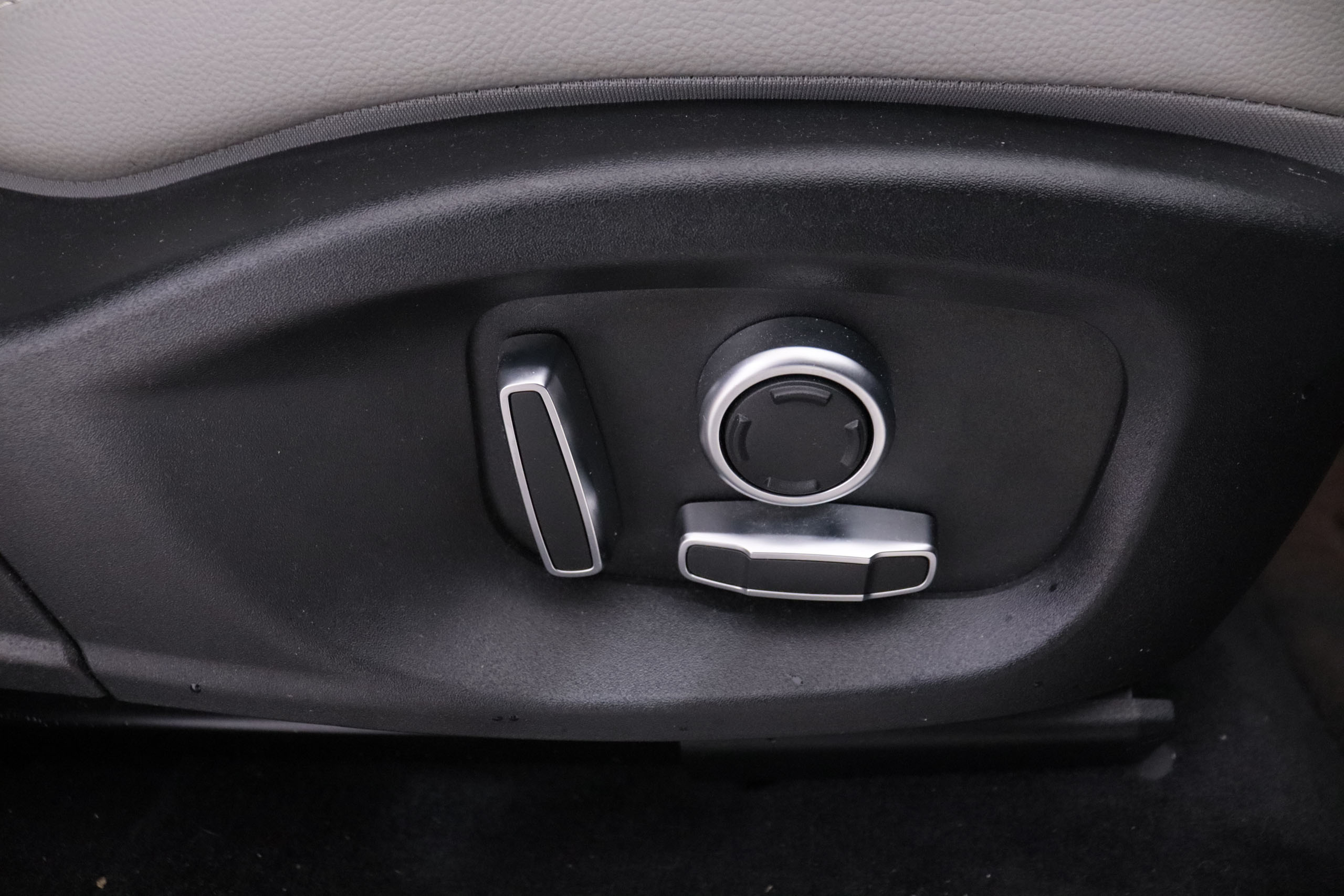 Jaguar E-pace 2.0D MEHV R-DYNAMIC 4WD AUTO 204CV 5P #IVA DEDUCIBLE, CUERO, NAVY, PARKTRONIC foto 27