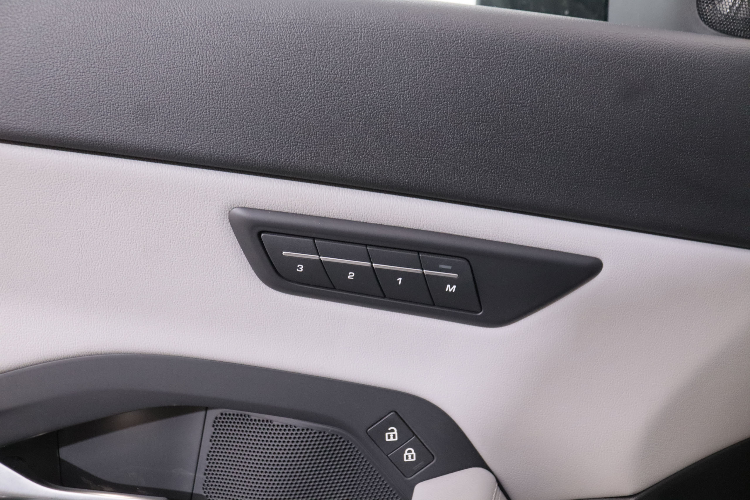 Jaguar E-pace 2.0D MEHV R-DYNAMIC 4WD AUTO 204CV 5P #IVA DEDUCIBLE, CUERO, NAVY, PARKTRONIC foto 25