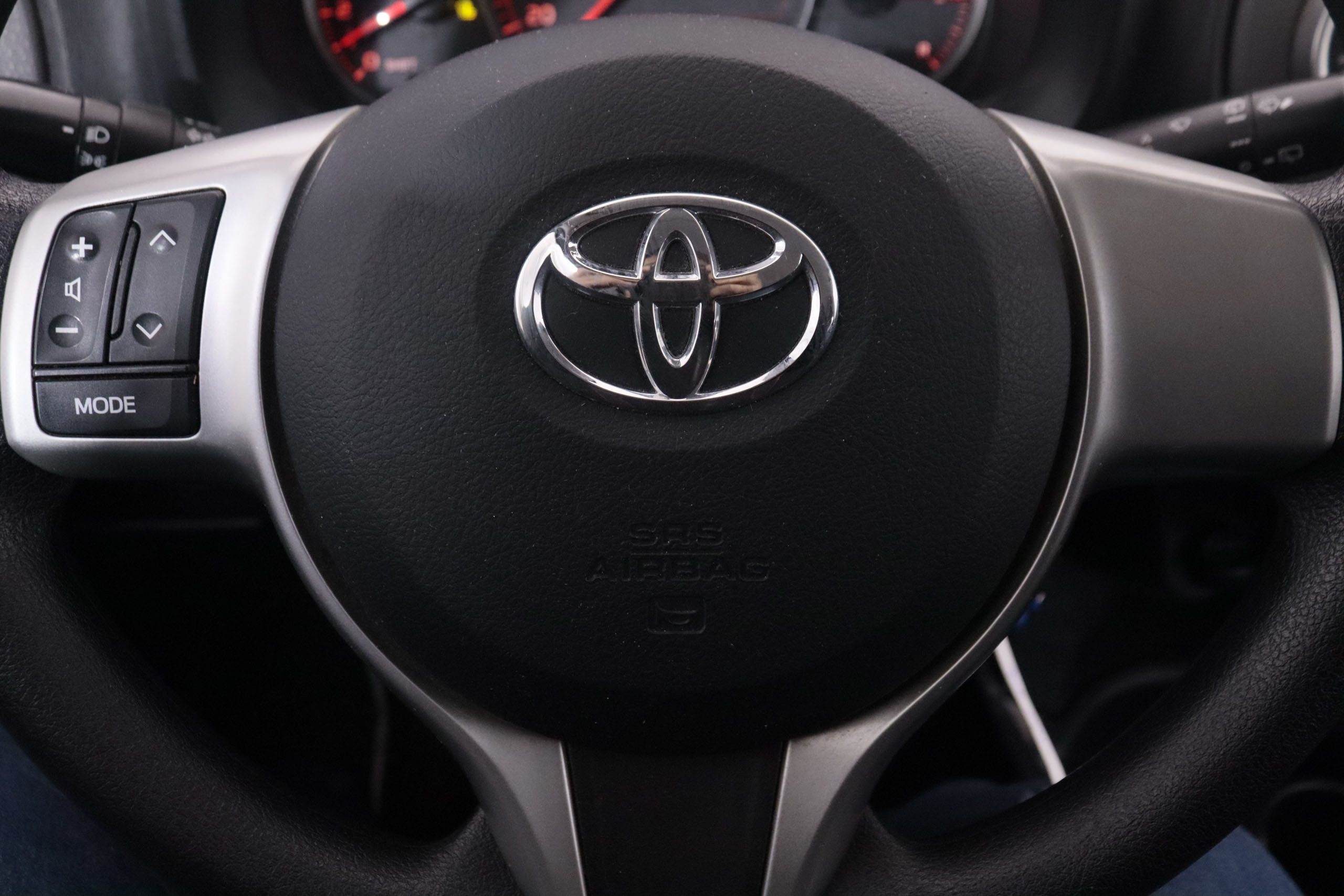 Toyota Yaris 1.0 VVTI 69CV 3P foto 17