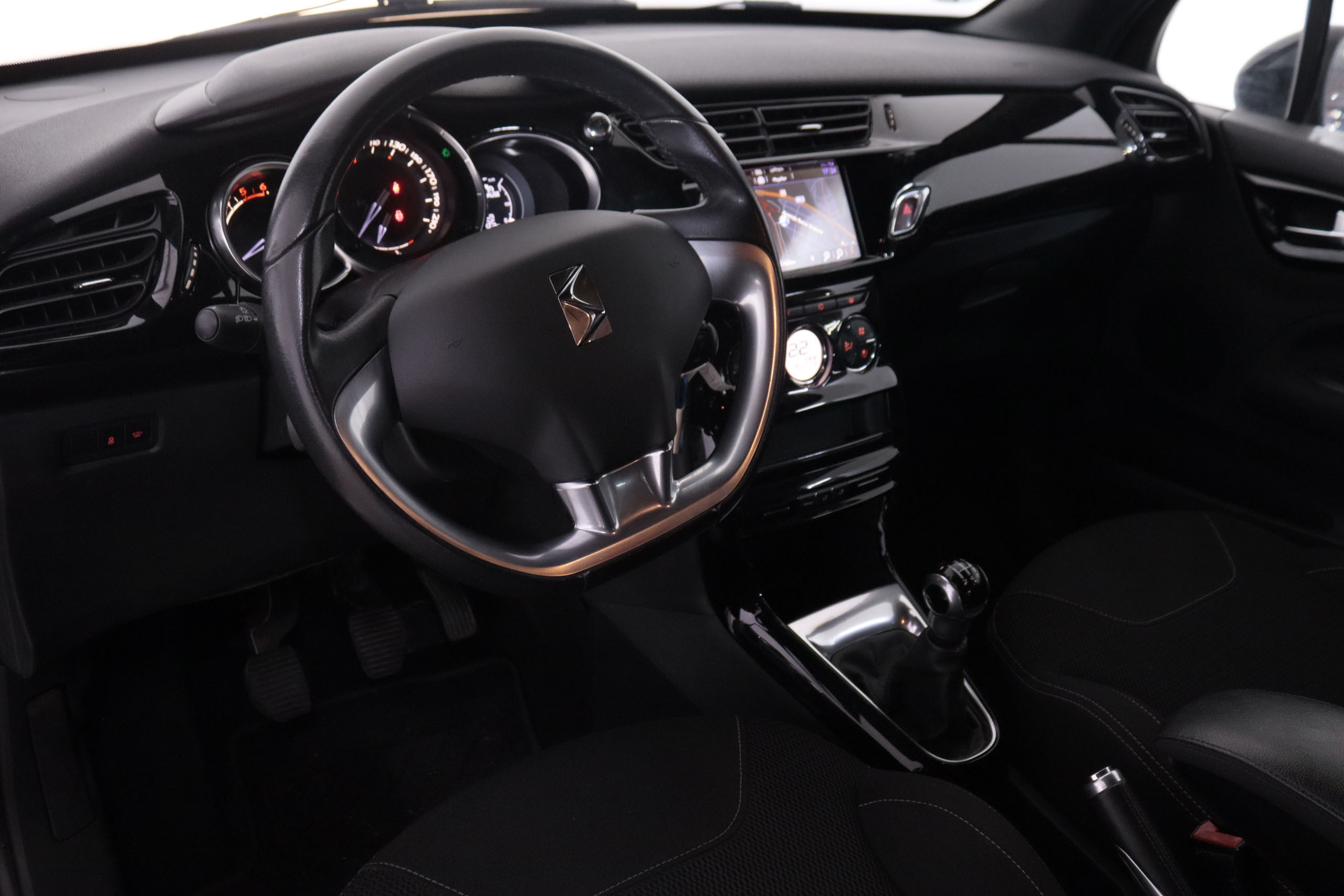 DS DS 3 1.6 HDI STYLE 100CV 3P #NAVY, PARKTRONIC foto 14