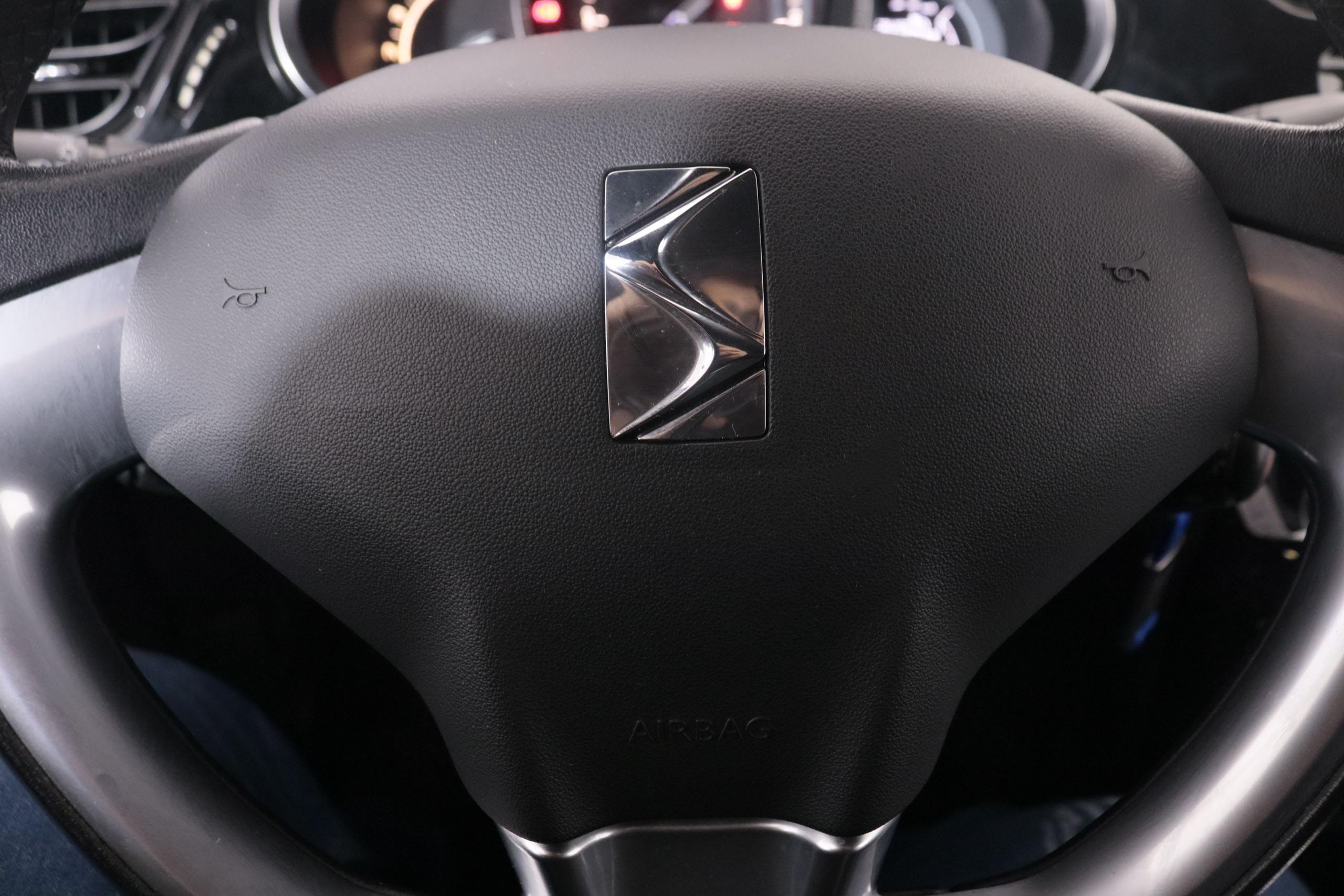 DS DS 3 1.6 HDI STYLE 100CV 3P #NAVY, PARKTRONIC foto 18