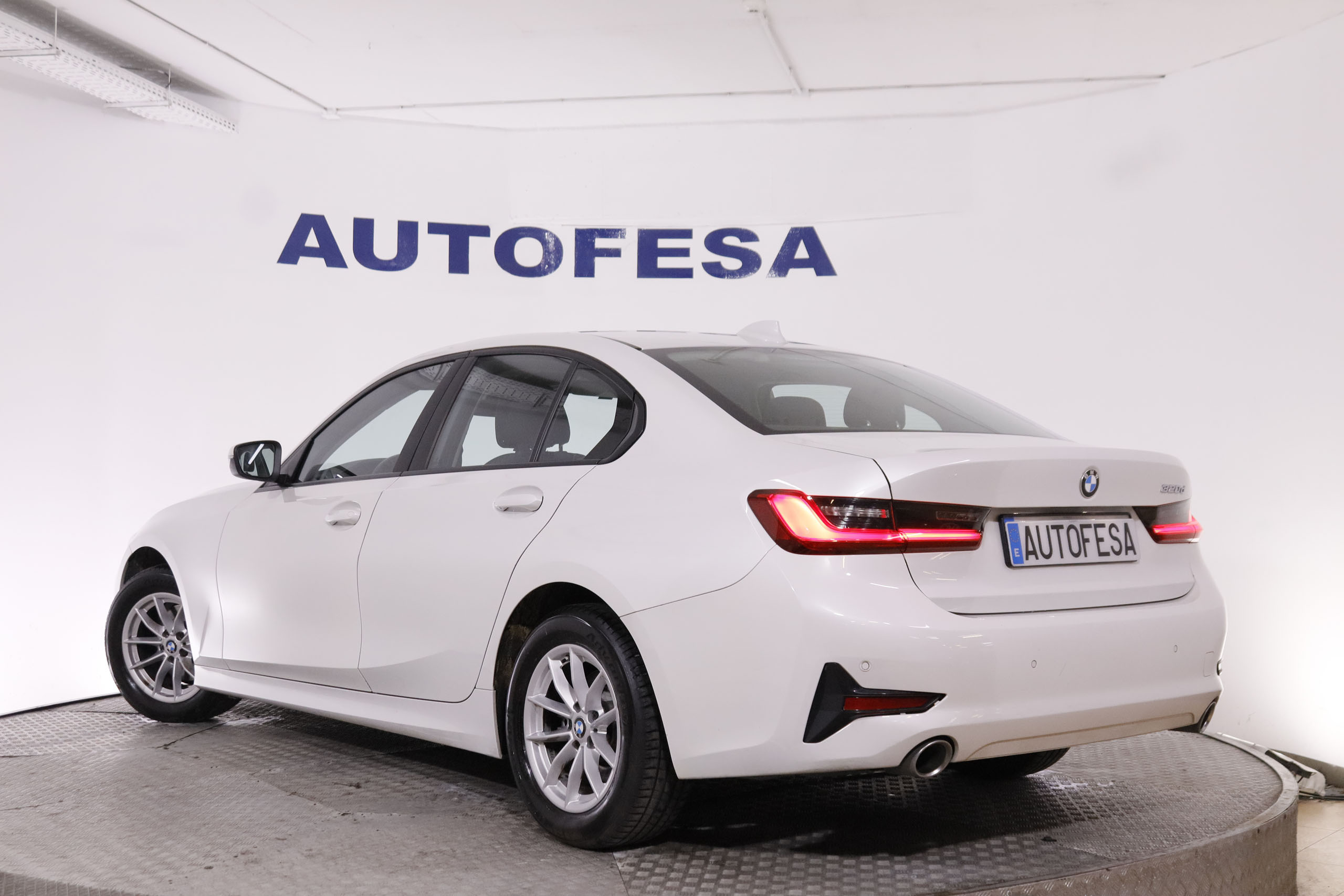 BMW 320 SERIE 3 320D AUTO 190CV 4P # IVA DEDUCIBLE, NAVY, PARKTRONIC foto 5
