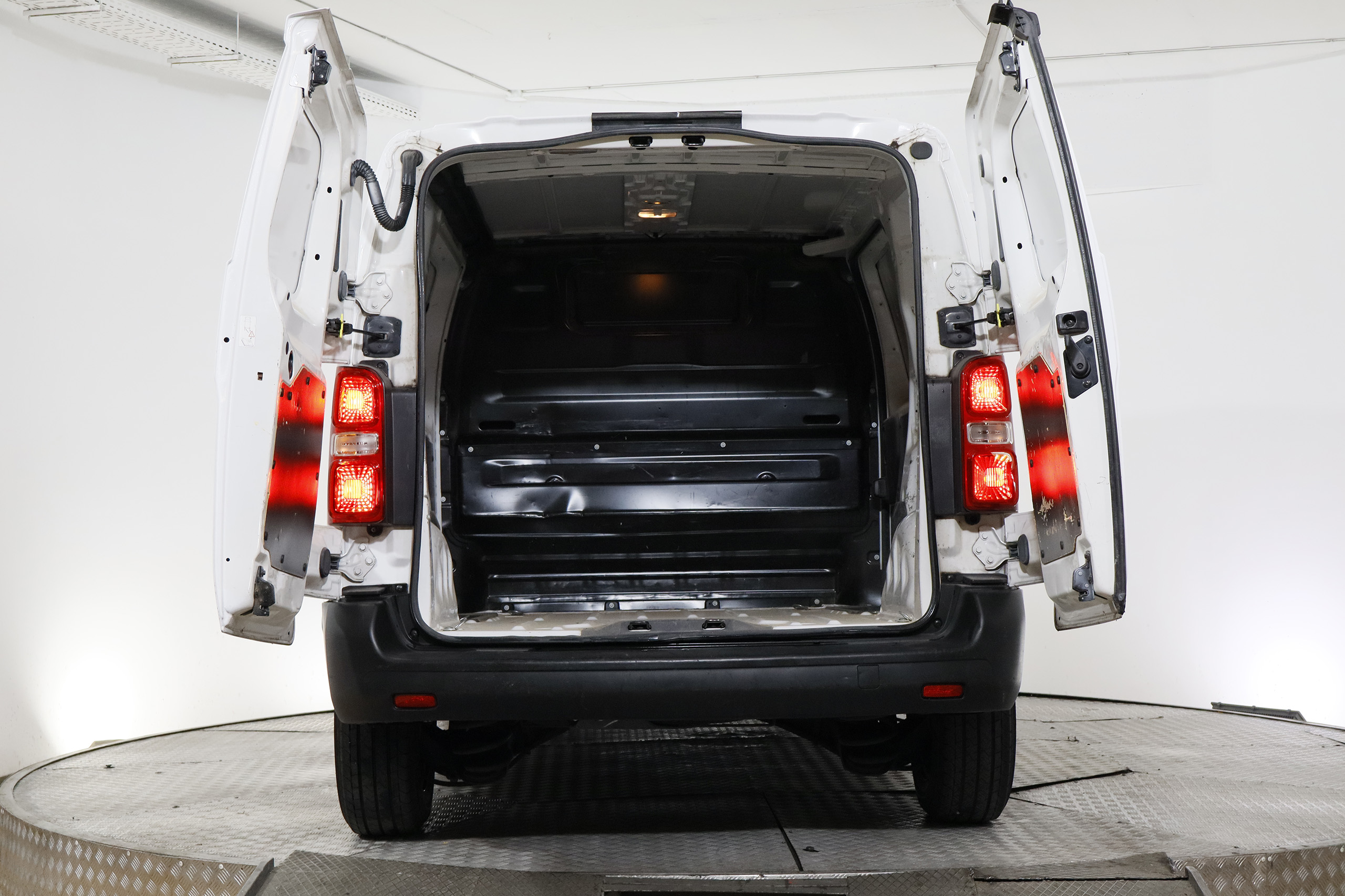 Peugeot E-Expert E-EXPERT LARGA ELECTRICA 75KWH AUTO 136CV 4P # IVA DEDUCIBLE foto 13