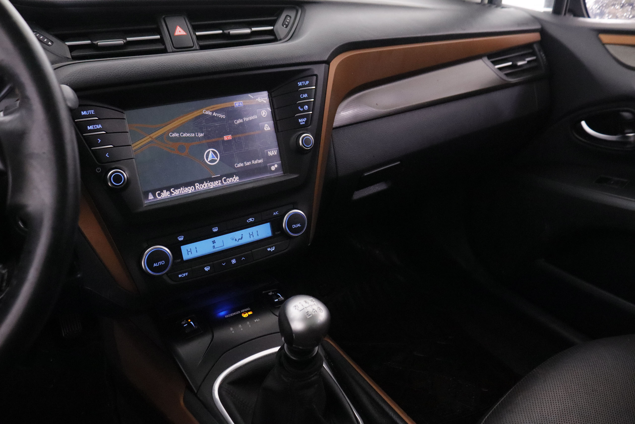 Toyota Avensis 2.0 D TOURING SPORTS SW EXECUTIVE 143CV 5P # TECHO PANORAMICO, NAVY foto 18