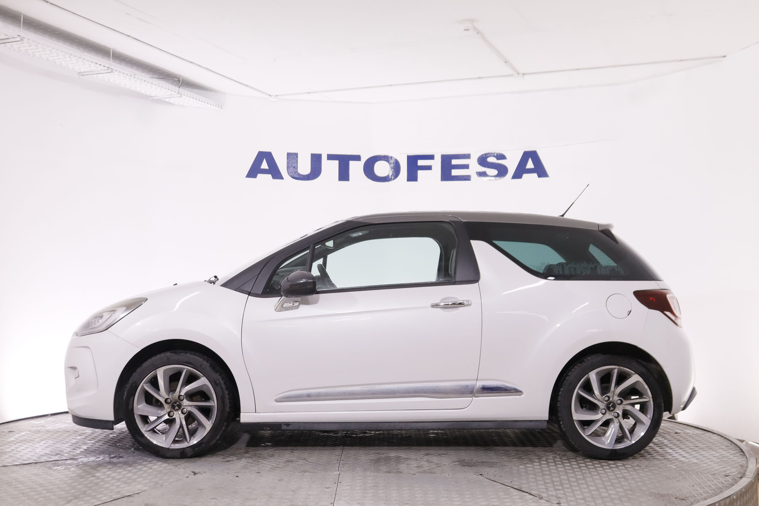 DS DS 3 1.2 PURETECH SO CHIC 110CV 3P # NAVY, PARKTRONIC foto 7