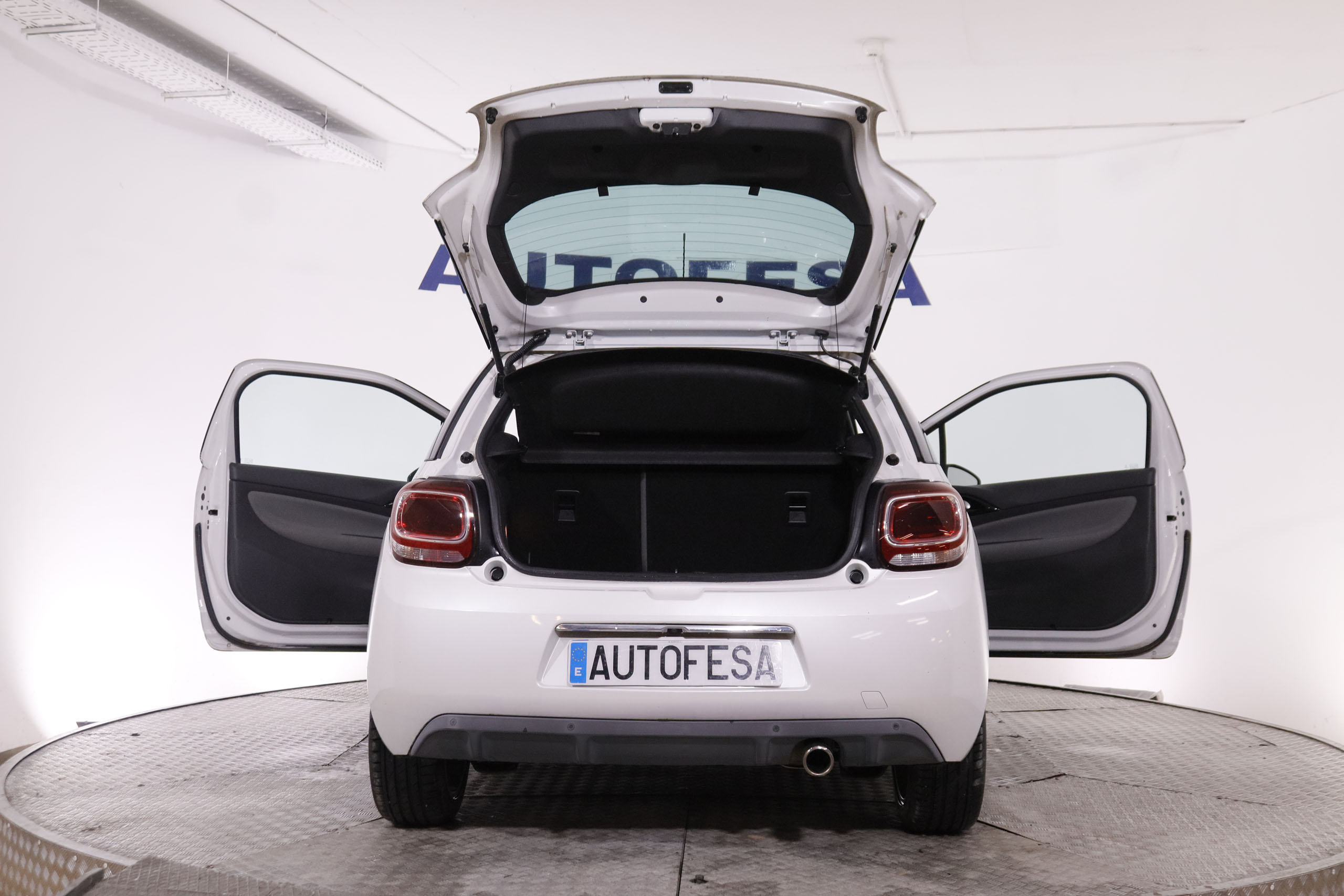 DS DS 3 1.2 PURETECH SO CHIC 110CV 3P # NAVY, PARKTRONIC foto 10