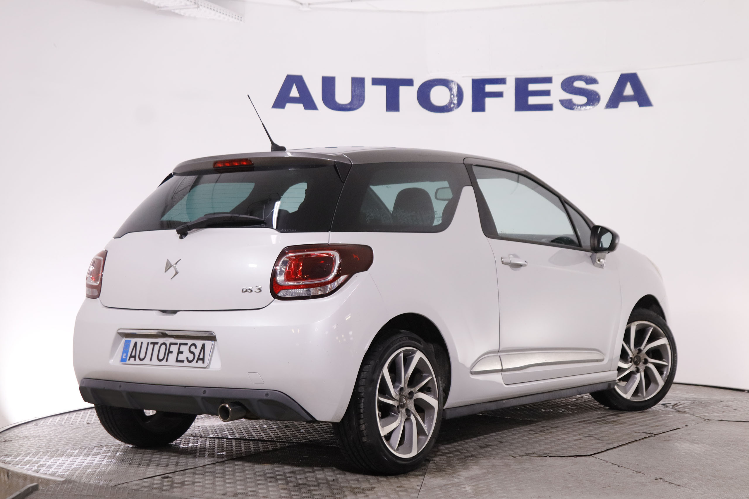 DS DS 3 1.2 PURETECH SO CHIC 110CV 3P # NAVY, PARKTRONIC foto 9