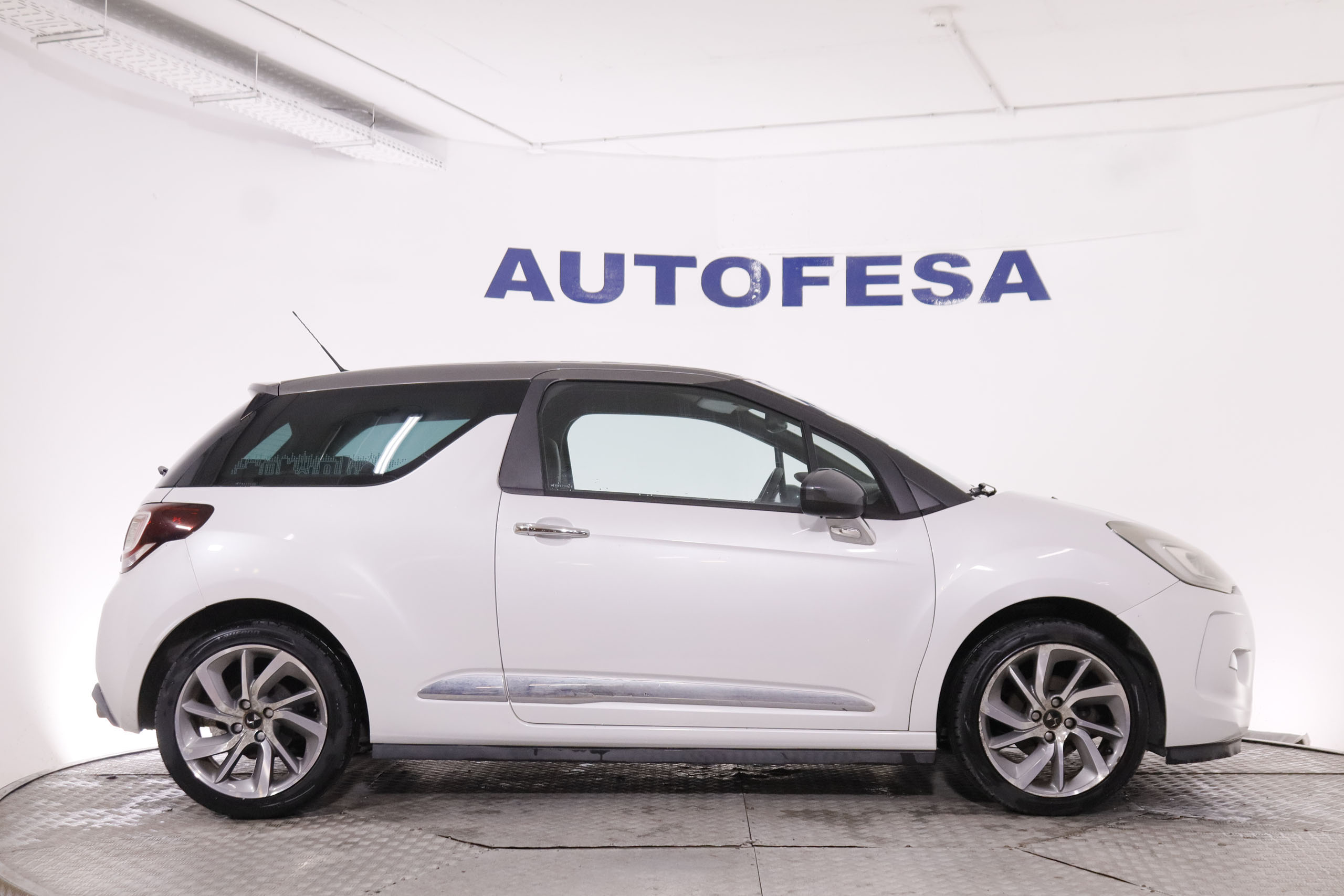 DS DS 3 1.2 PURETECH SO CHIC 110CV 3P # NAVY, PARKTRONIC foto 13