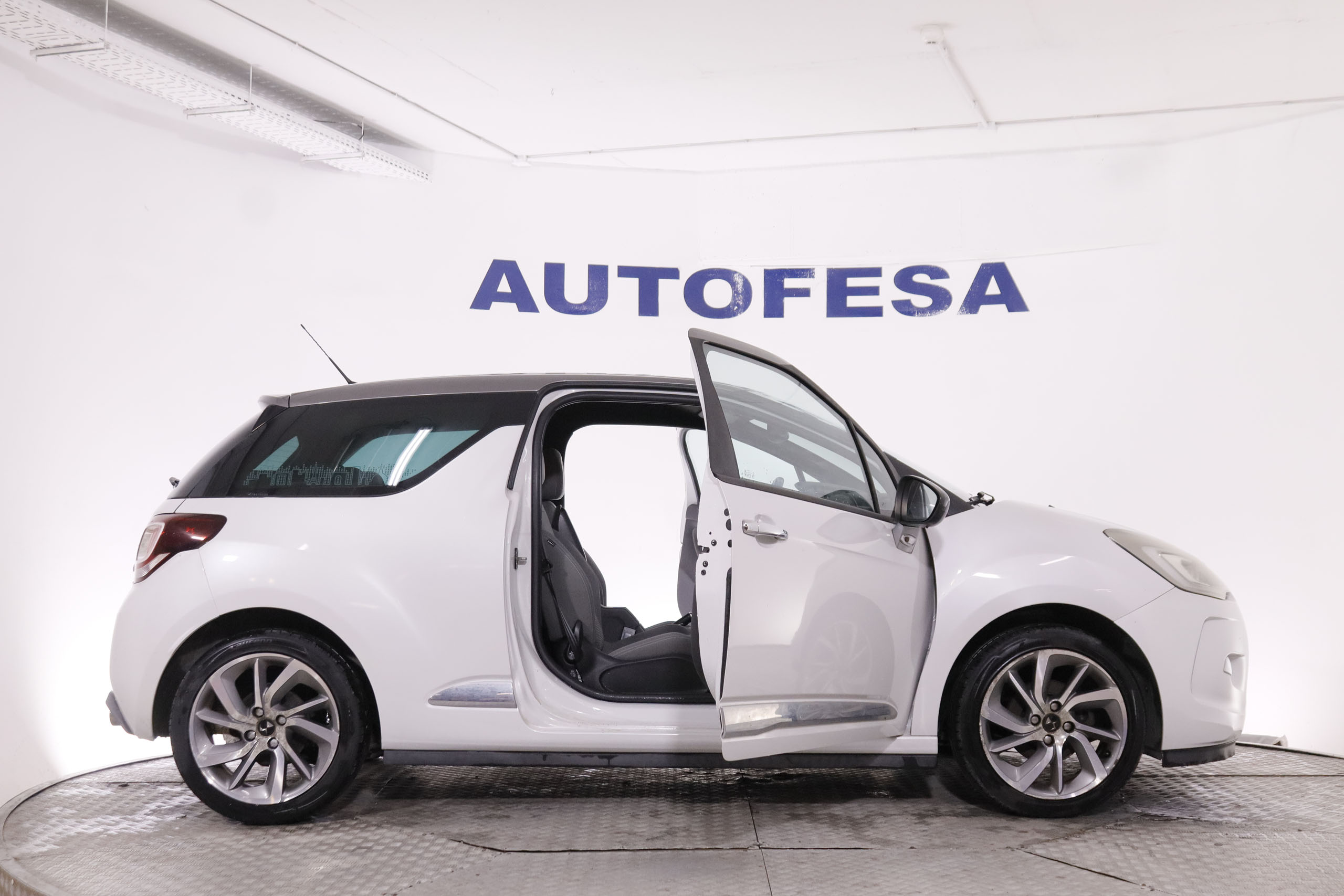 DS DS 3 1.2 PURETECH SO CHIC 110CV 3P # NAVY, PARKTRONIC foto 11