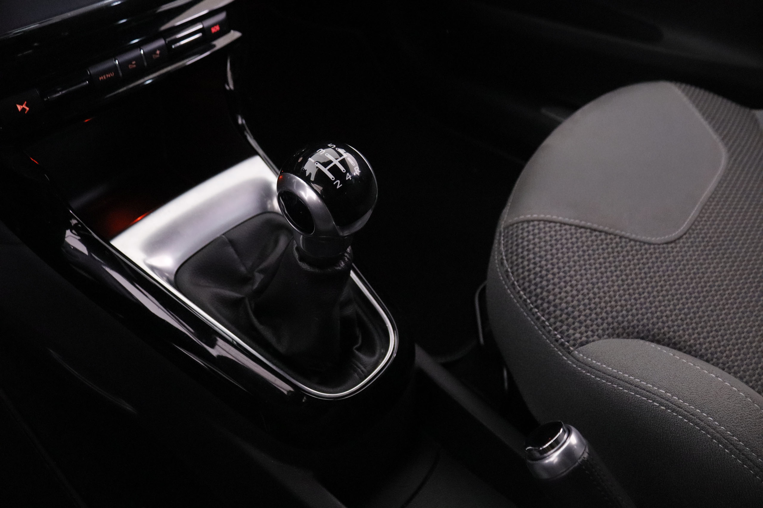 DS DS 3 1.2 PURETECH SO CHIC 110CV 3P # NAVY, PARKTRONIC foto 22