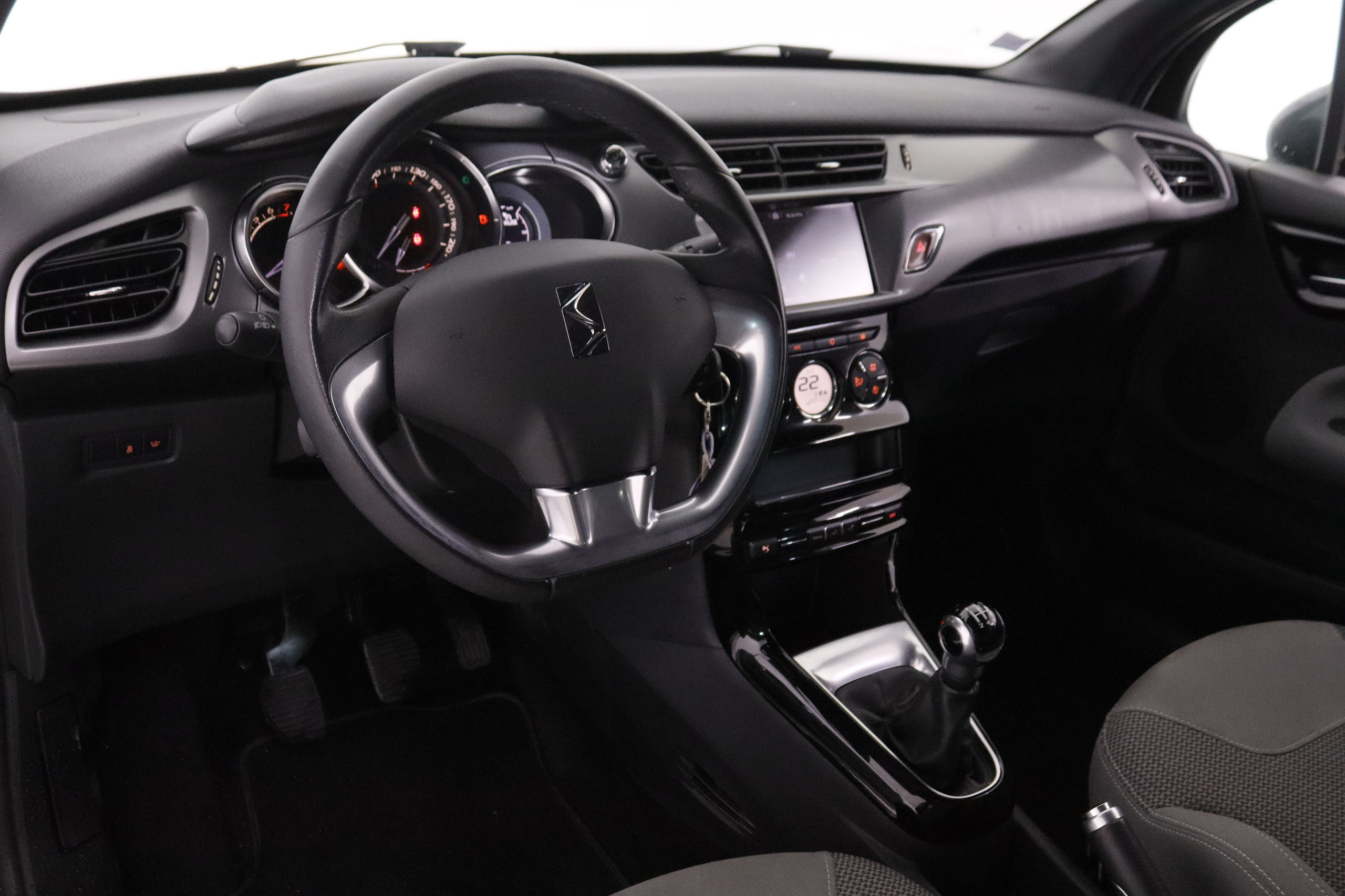 DS DS 3 1.2 PURETECH SO CHIC 110CV 3P # NAVY, PARKTRONIC foto 14