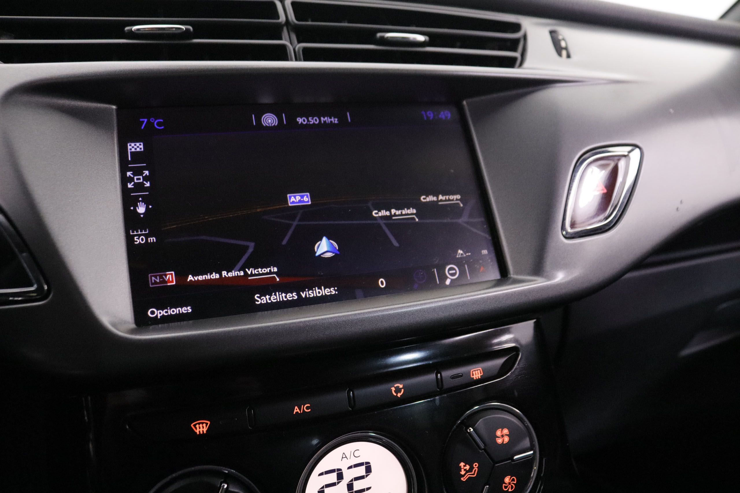 DS DS 3 1.2 PURETECH SO CHIC 110CV 3P # NAVY, PARKTRONIC foto 19