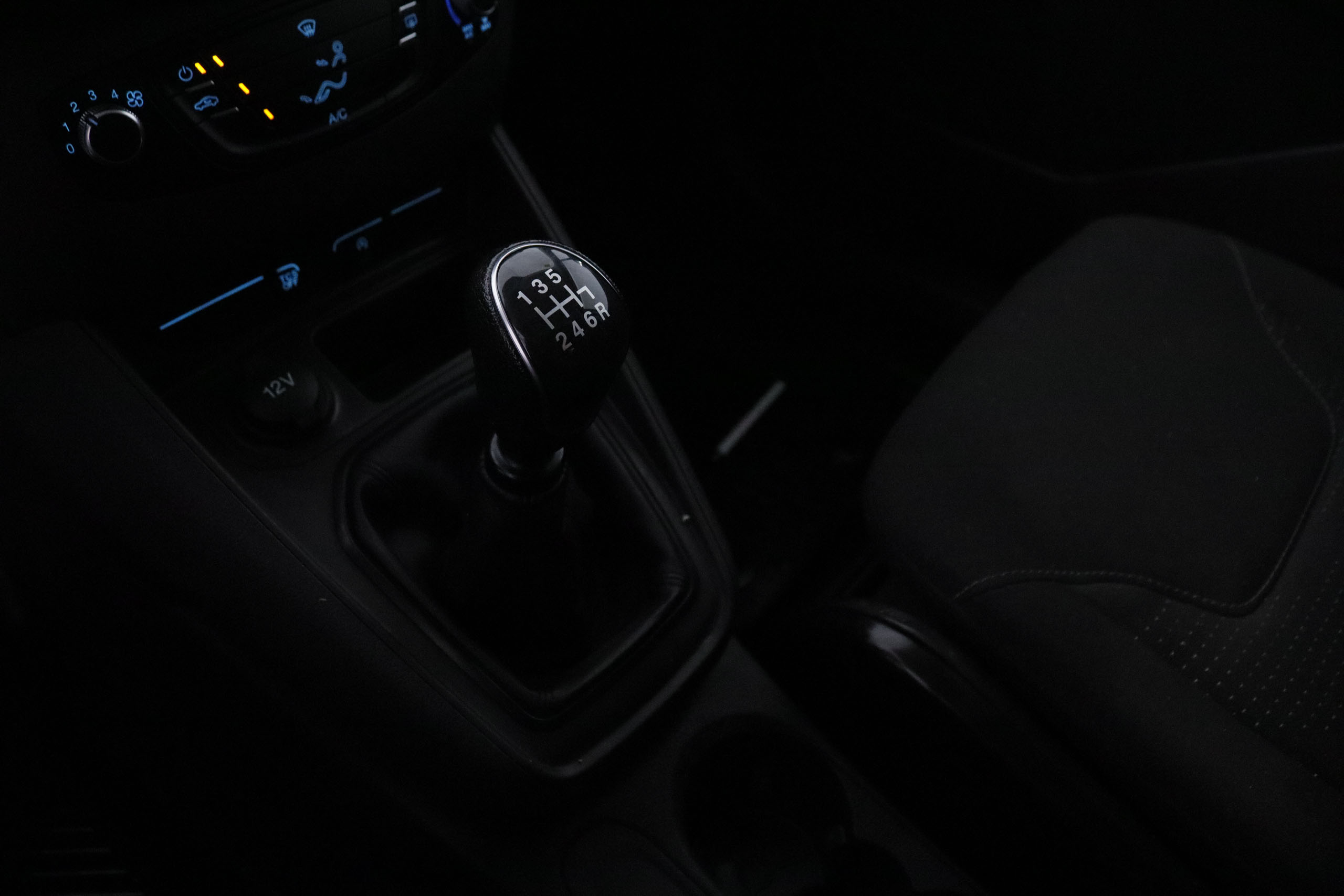 Ford Transit Courier FURGO 1.5 TDCI TREND 75CV 3P # IVA DEDUCIBLE foto 18