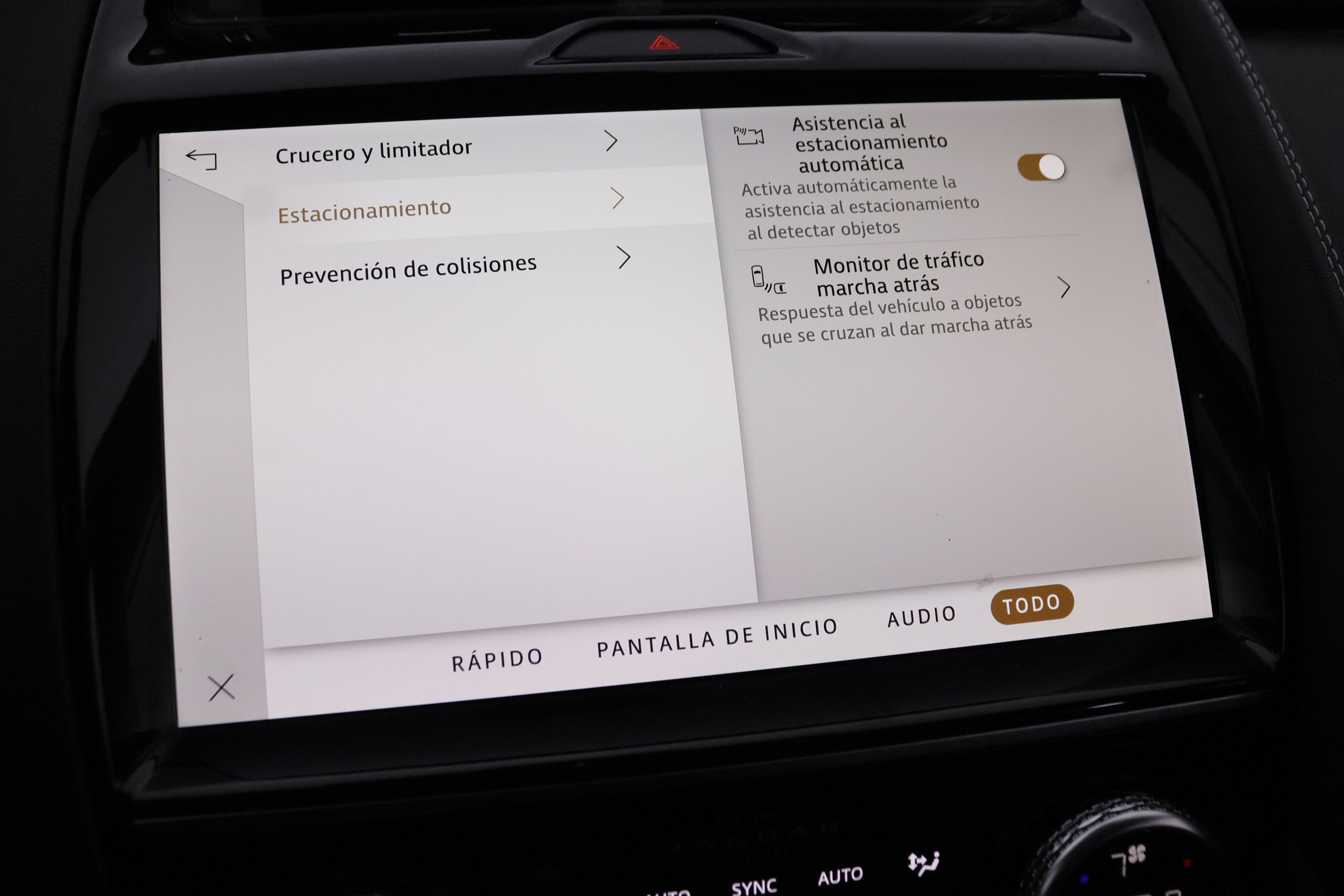 Jaguar E-pace 2.0D MHEV R-DYNAMIC 4WD AUTO 163CV 5P # IVA DEDUCIBLE, CUERO, NAVY foto 24