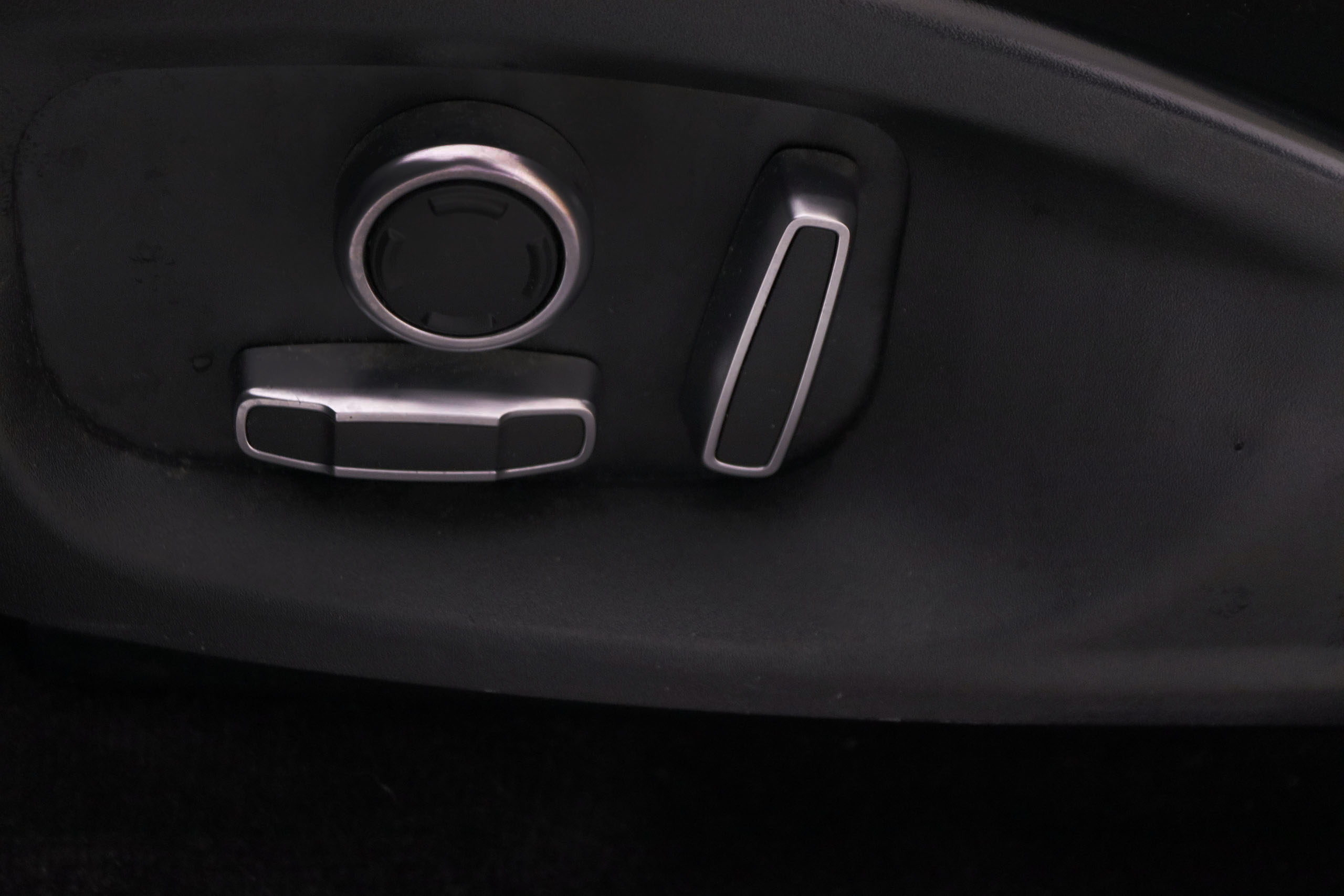 Jaguar E-pace 2.0D MHEV R-DYNAMIC 4WD AUTO 163CV 5P # IVA DEDUCIBLE, CUERO, NAVY foto 31