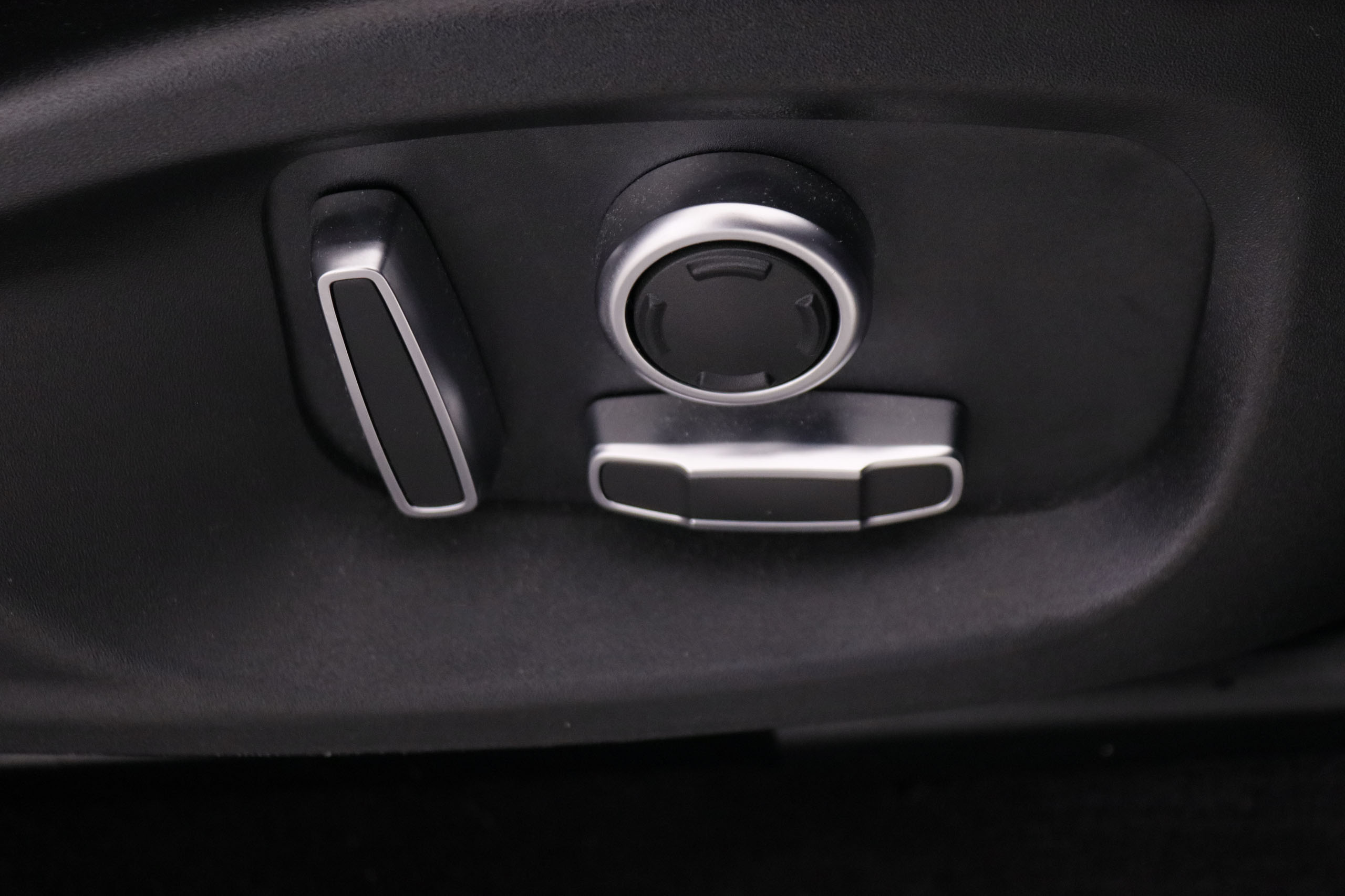 Jaguar E-pace 2.0D MHEV R-DYNAMIC 4WD AUTO 163CV 5P # IVA DEDUCIBLE, CUERO, NAVY foto 33