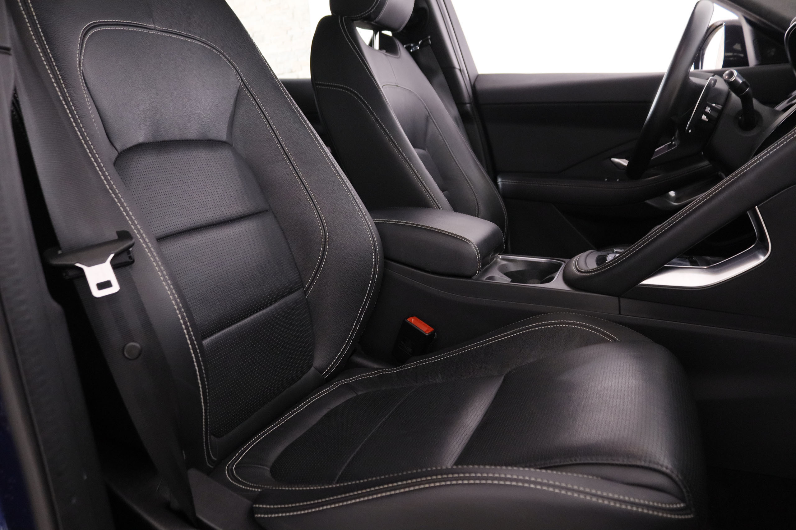 Jaguar E-pace 2.0D MHEV R-DYNAMIC 4WD AUTO 163CV 5P # IVA DEDUCIBLE, CUERO, NAVY foto 32